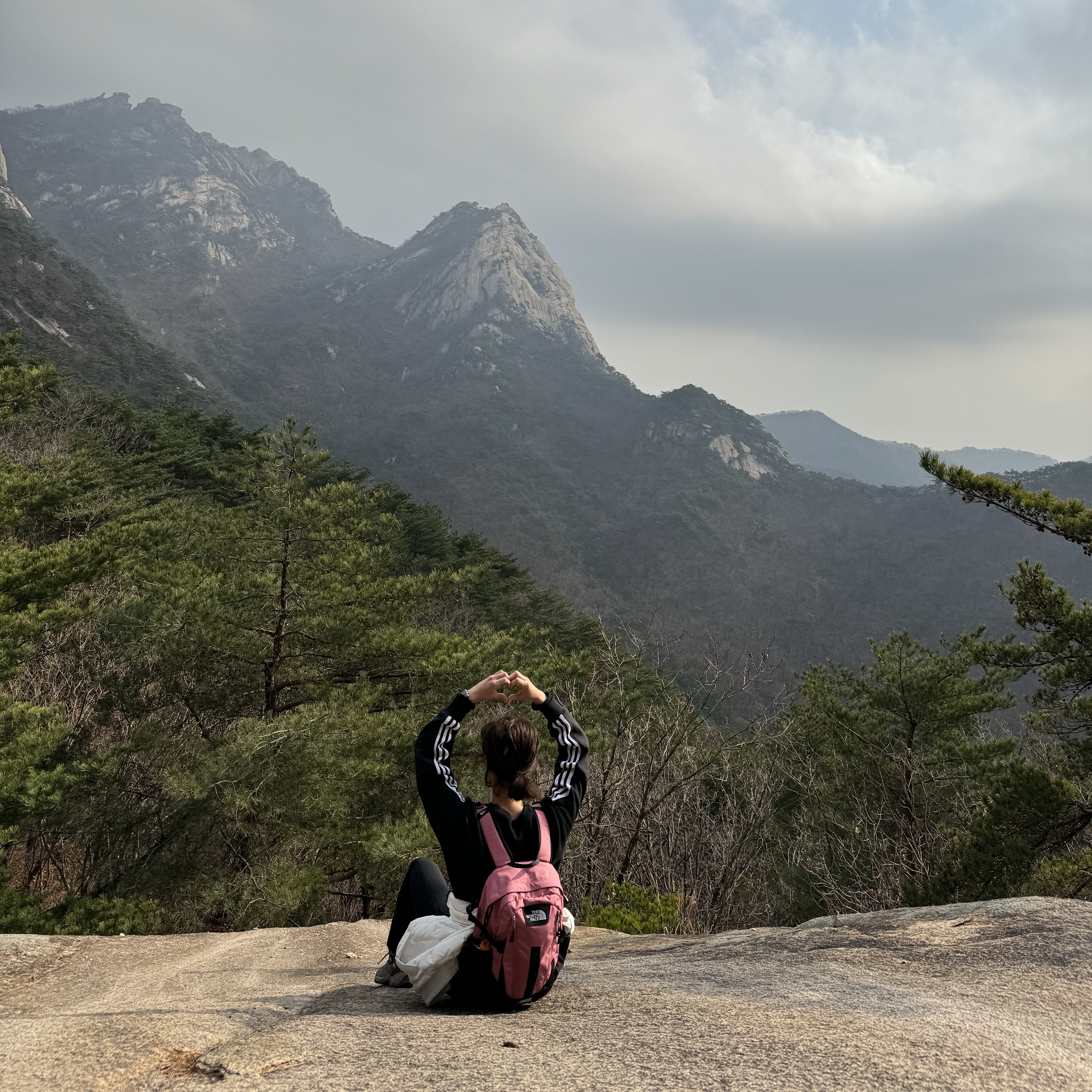 The North Face Mini Shot Candy Pink 착용 스타일 - 2