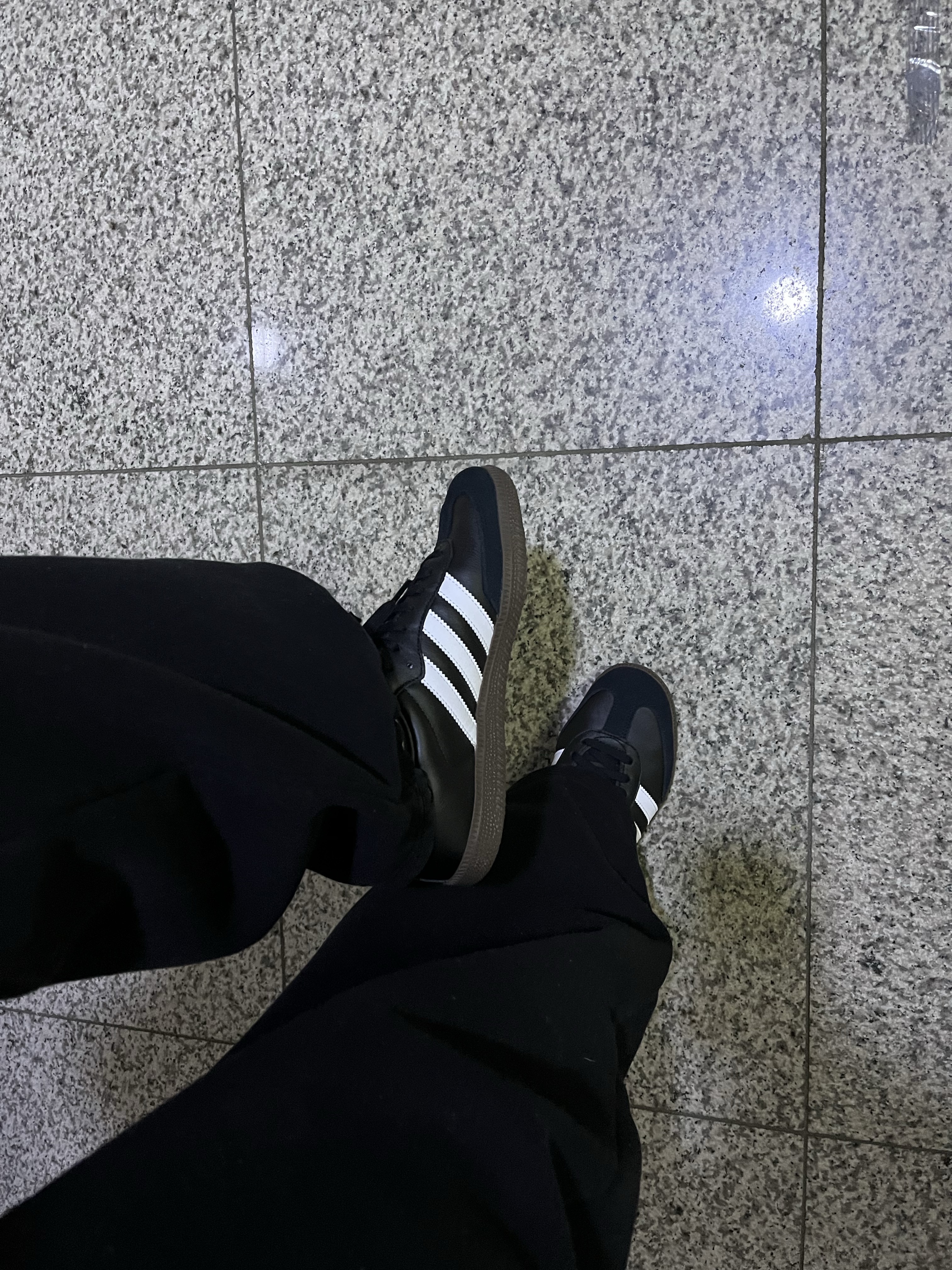 Adidas Samba OG Black White Gum 착용 스타일 - 1