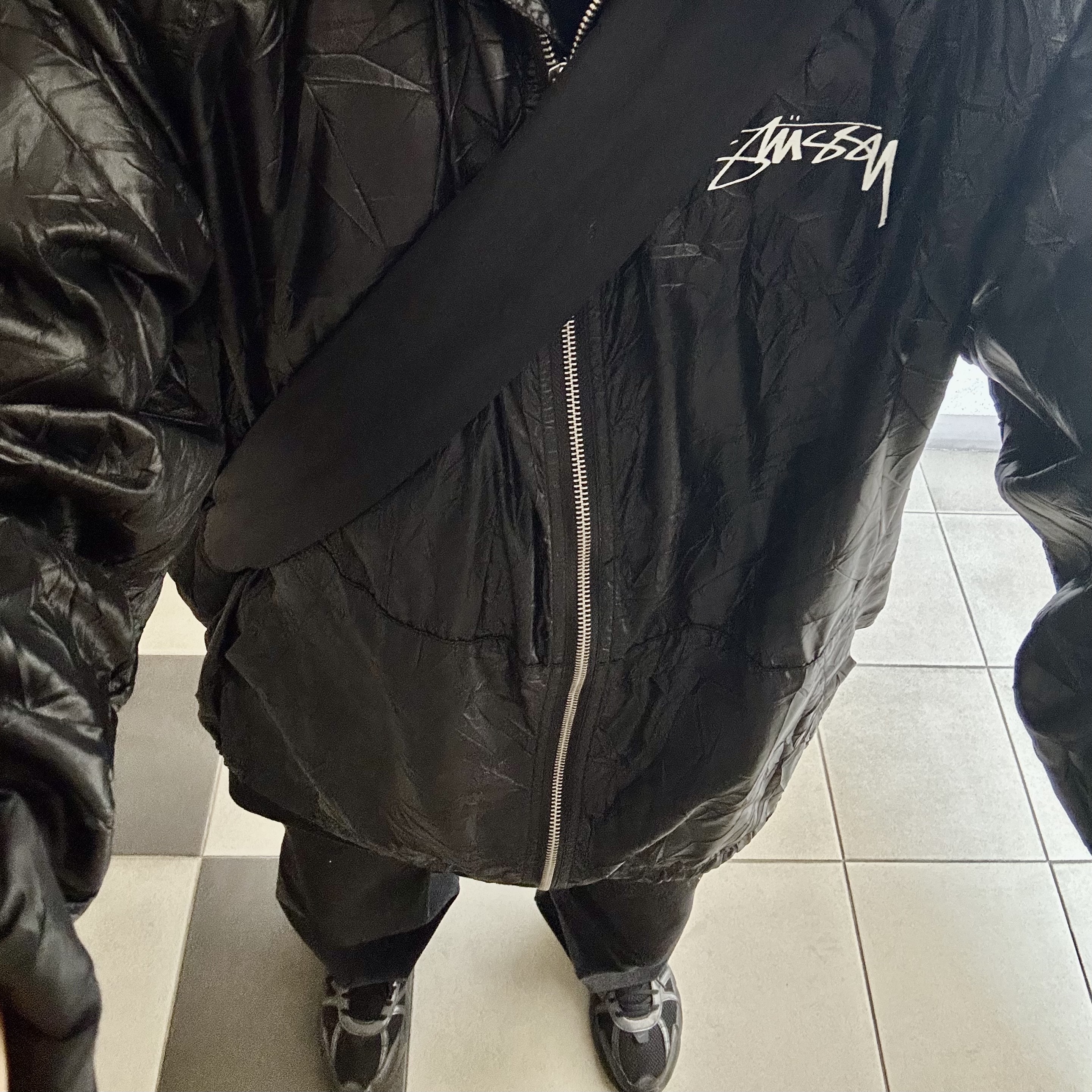 Stussy Beach Shell Wrinkled Nylon Jacket Black, Unsteady Market Carpenter Pants Black 착용 스타일 - 2