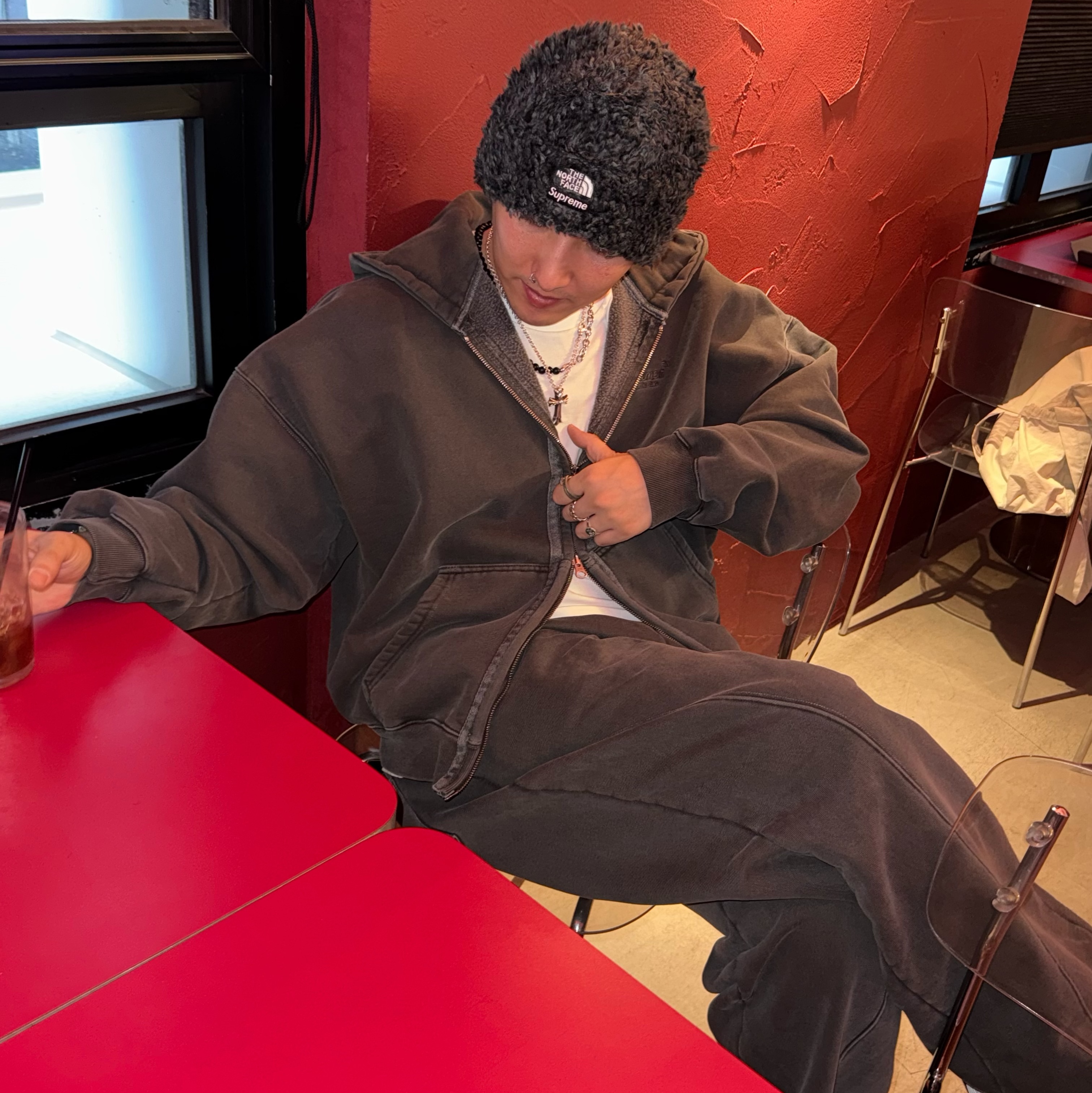 Supreme x The North Face High Pile Fleece Beanie Black - 23SS, Balenciaga 10XL Sneakers White Grey Silver Black 착용 스타일 - 2