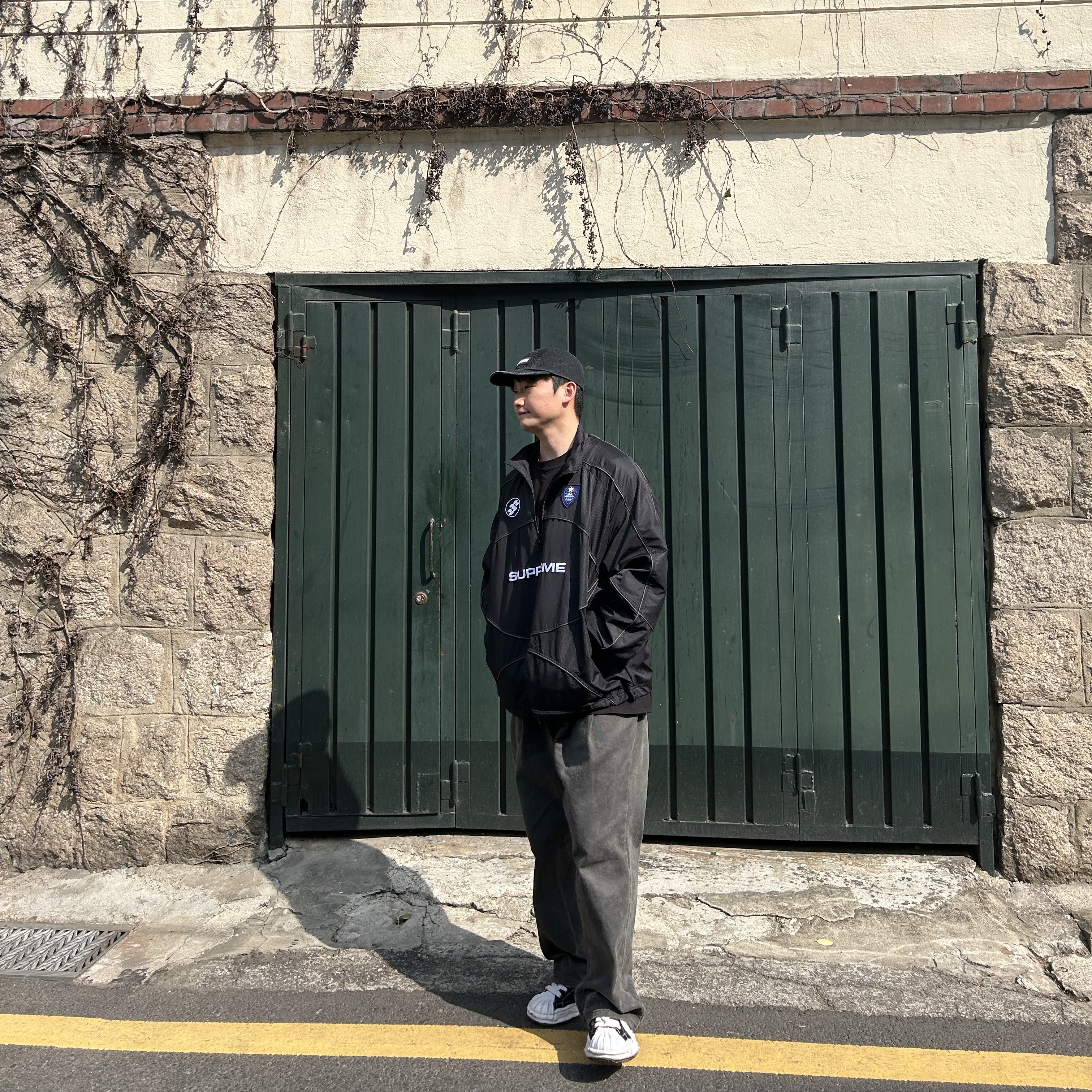 Supreme Denim Camp Cap Black - 24SS, Supreme Reflective Piping Pullover Black - 24FW 착용 스타일 - 3