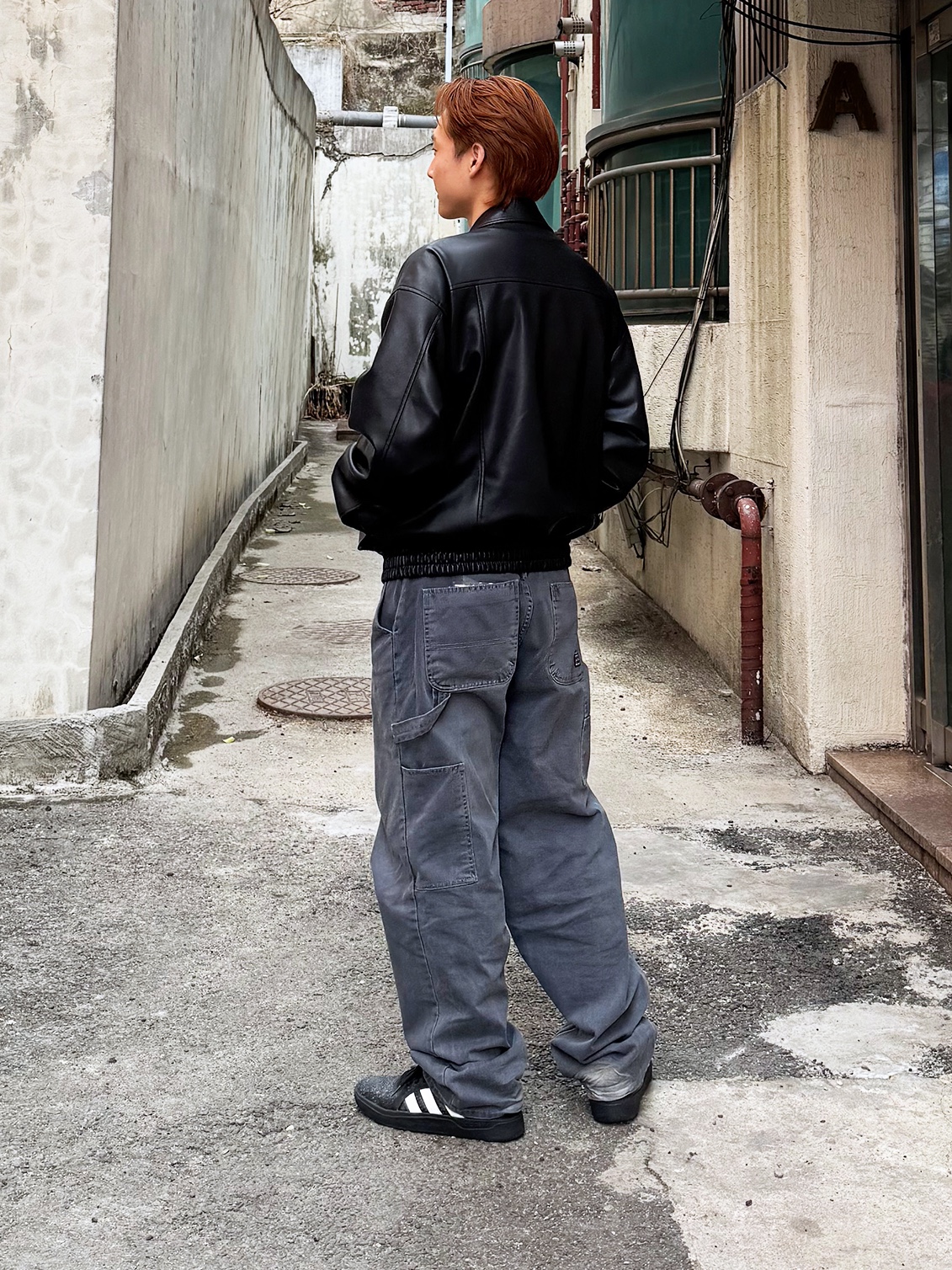 QT8 GARMENTS Synthetic Leather Pocket Jacket Black, QT8 Garments TL Denim Carpenter Pant Grey 착용 스타일 - 3