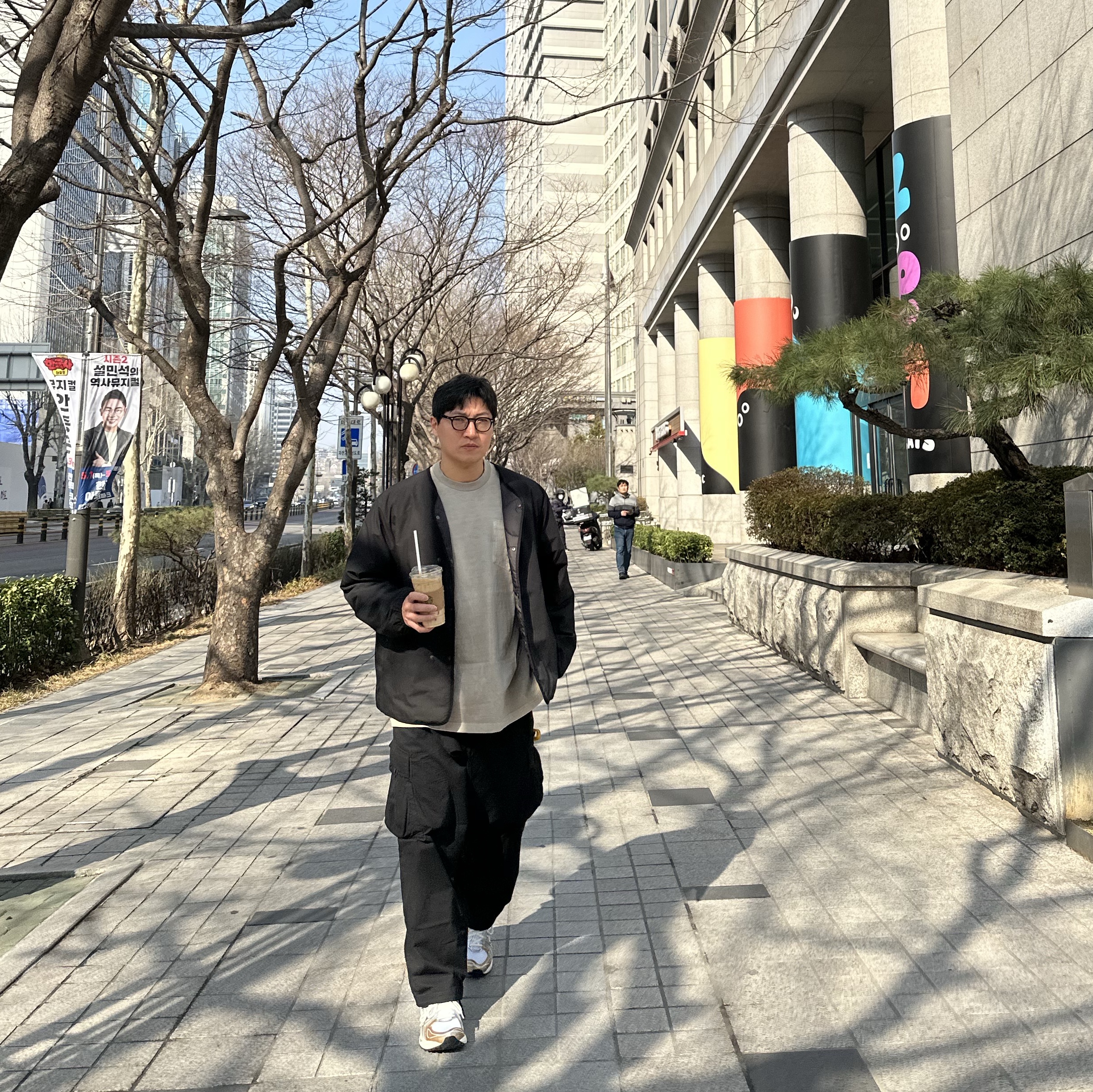 Nanamica Reversible Down Cardigan Black, Asics Gel-Kayano 14 White Cream 착용 스타일
