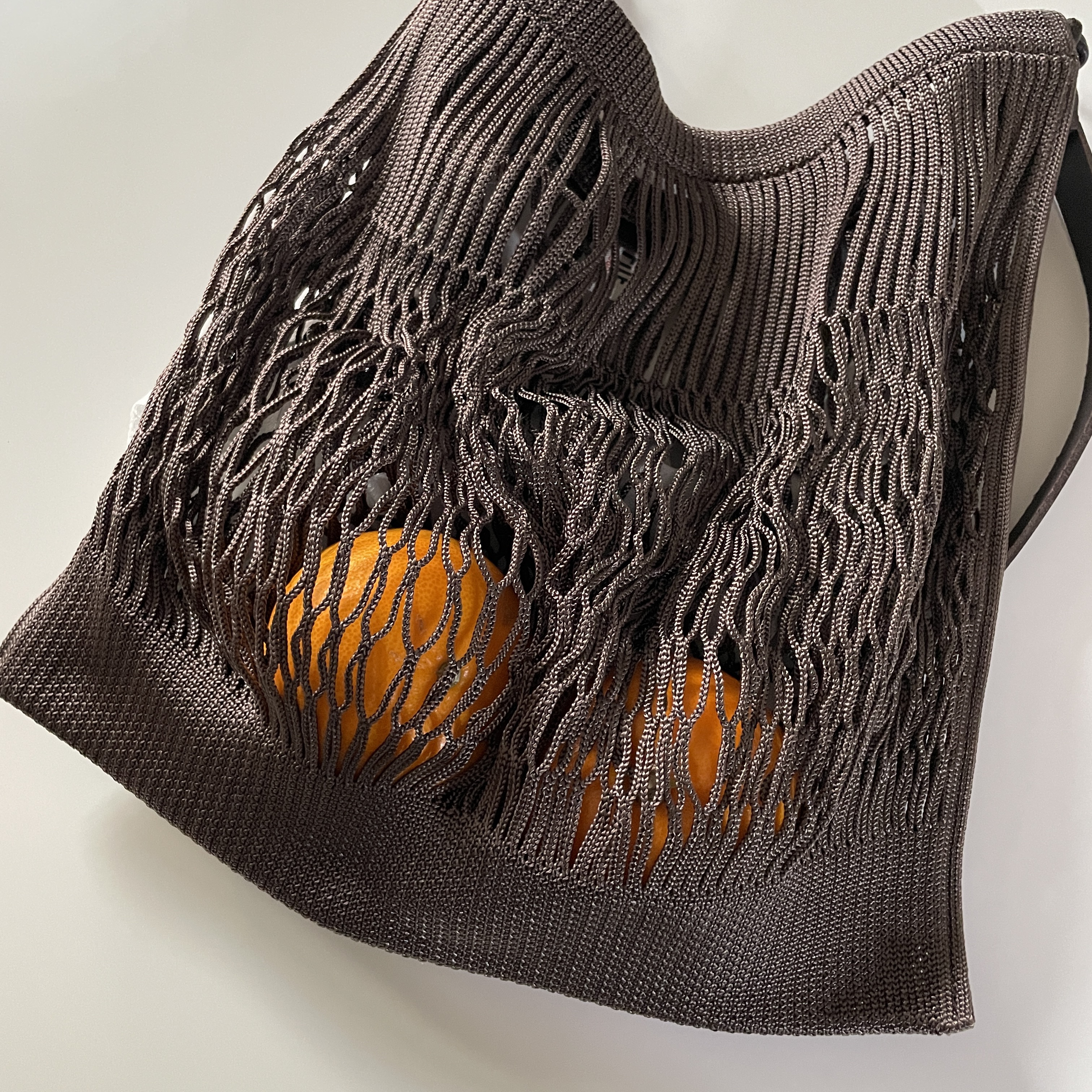 Lemaire Nylon Net Large Crossbody Filt Net Shopping Bag Marron Glace, Lemaire Nylon Net Medium Filt Net Shopping Bag Marron Glace 착용 스타일