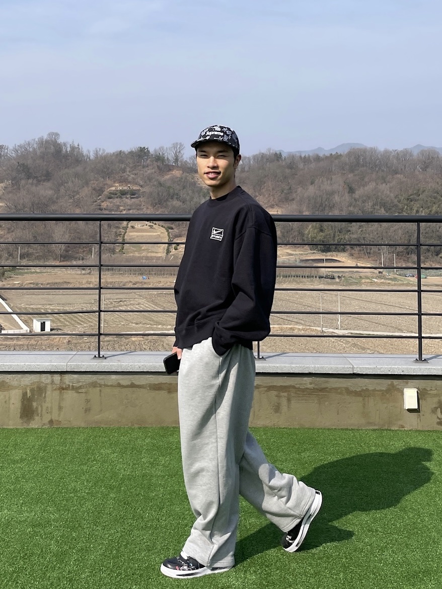 Supreme Floral Jacquard Camp Cap Black - 25SS, Nike x Stussy NRG Washed Fleece Crewneck Black (DO5310-010) 착용 스타일