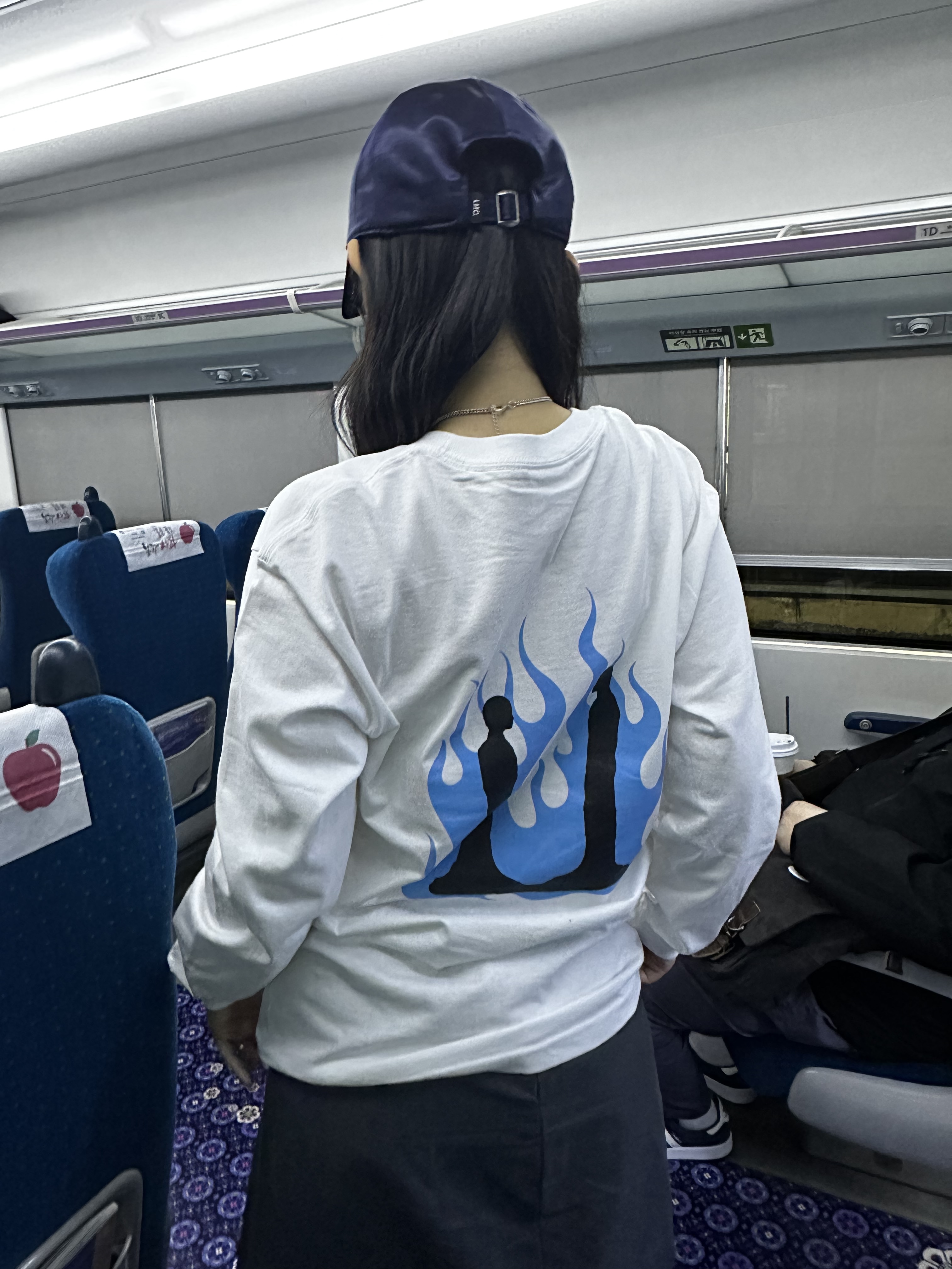 G-DRAGON Ubermensch Long Sleeve T-Shirt White 착용 스타일