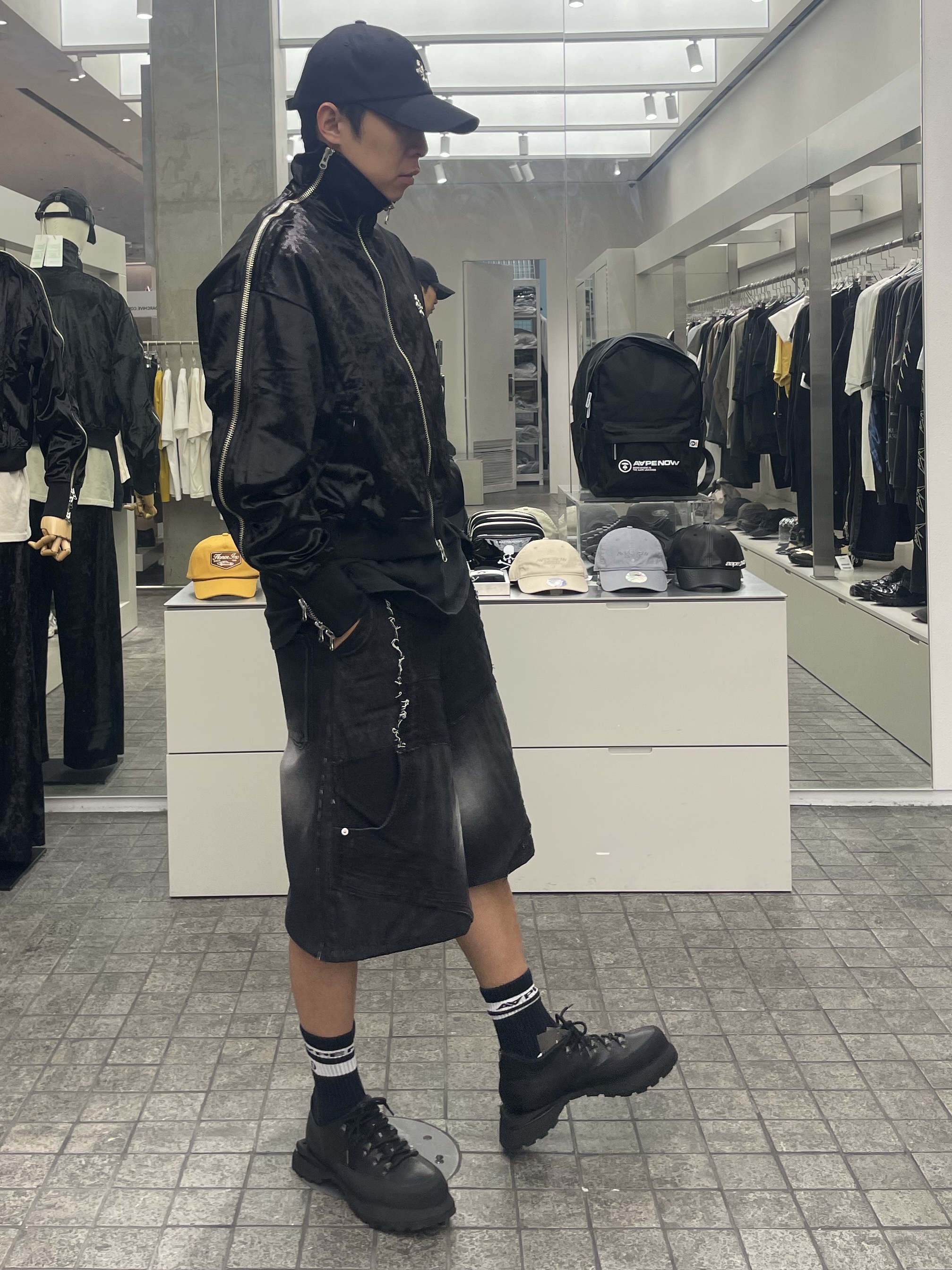 Surgery Remake Denim Bermuda Pants Black Denim, Demon Poyana Boot Vitello Black - 25SS 착용 스타일 - 2