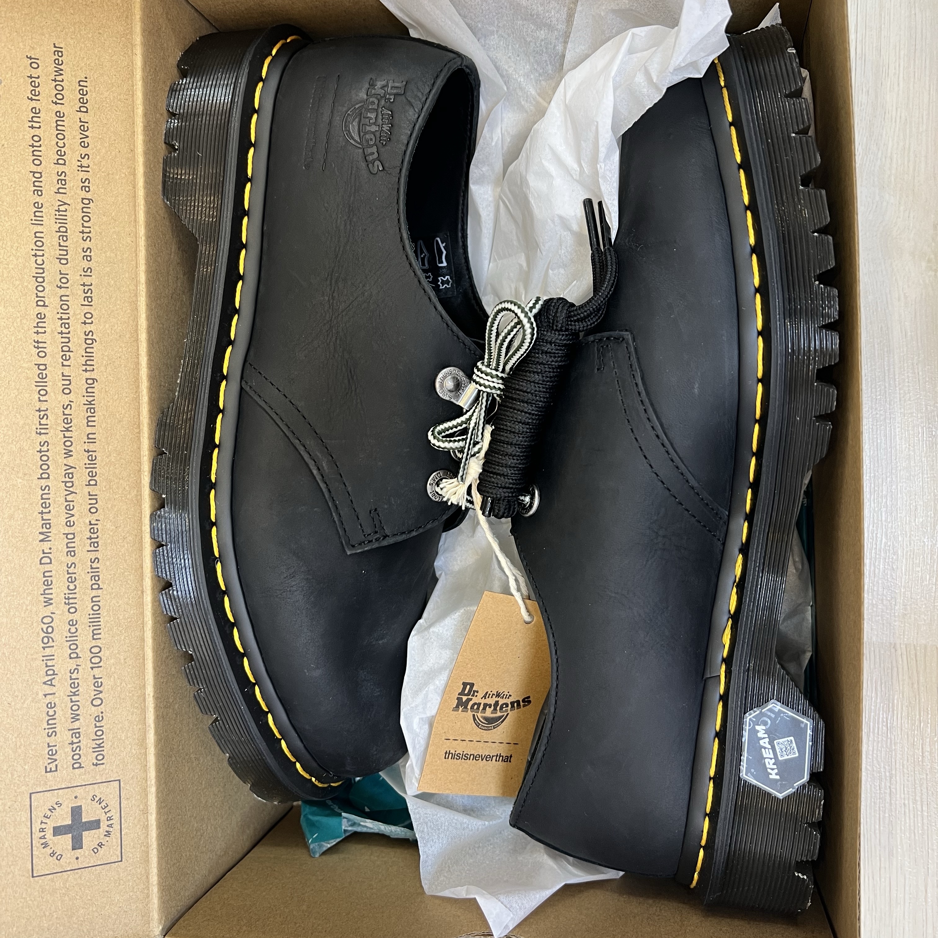 Dr. Martens x Thisisneverthat 1461 Waxed Full Grain Black 착용 스타일 - 5