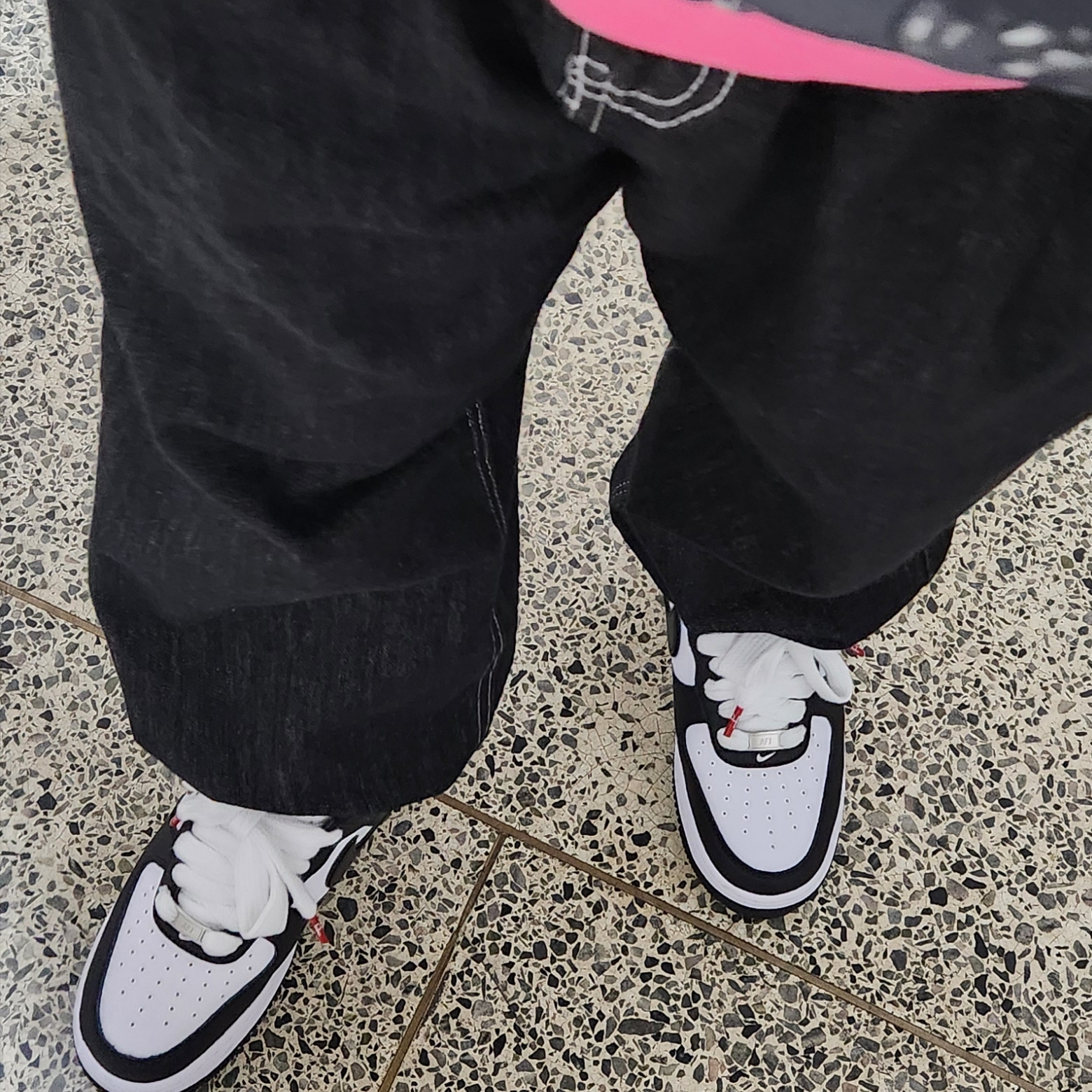 Nike Air Force 1 '07 Black White 착용 스타일