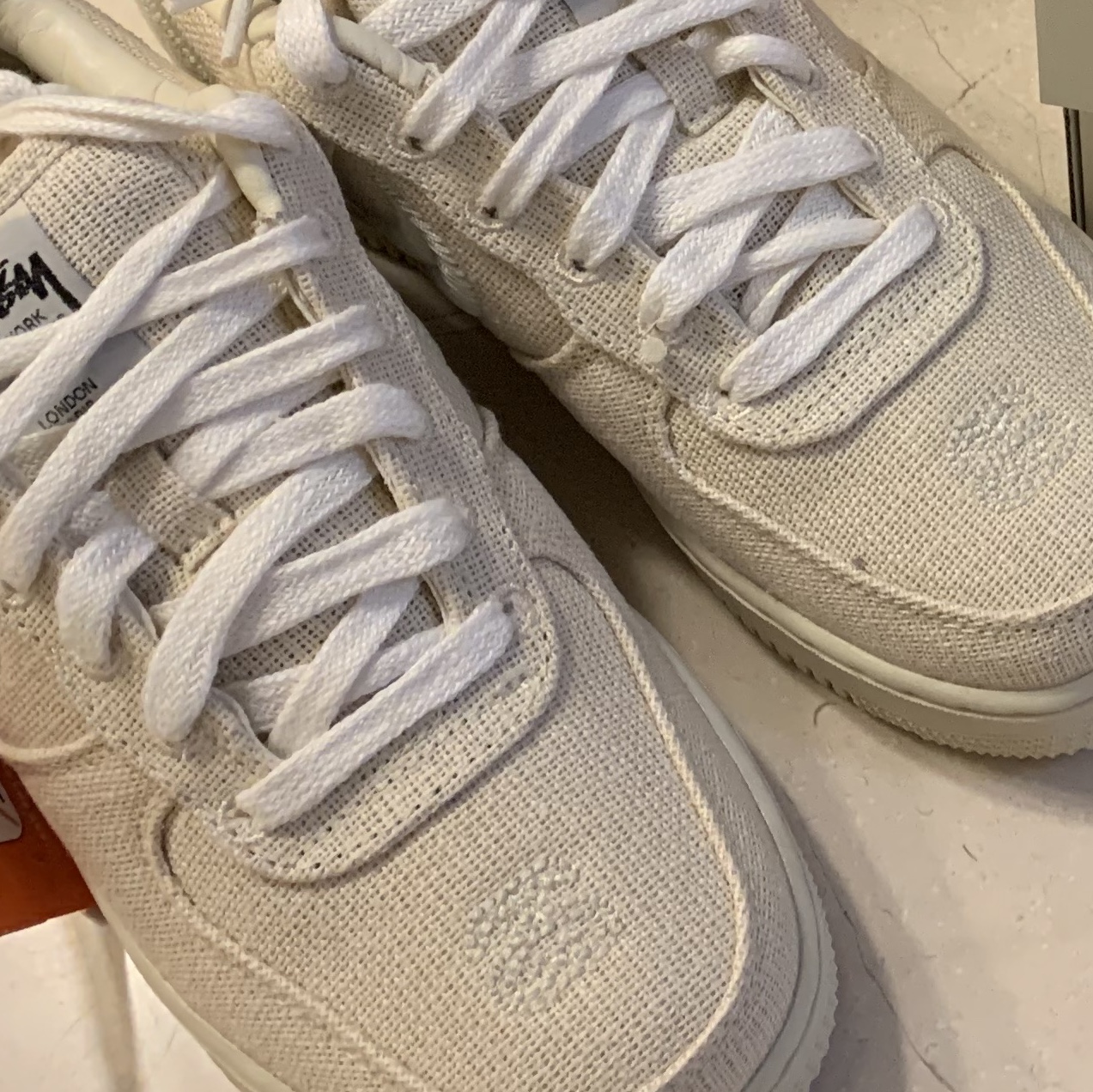 Nike x Stussy Air Force 1 Low Fossil 착용 스타일