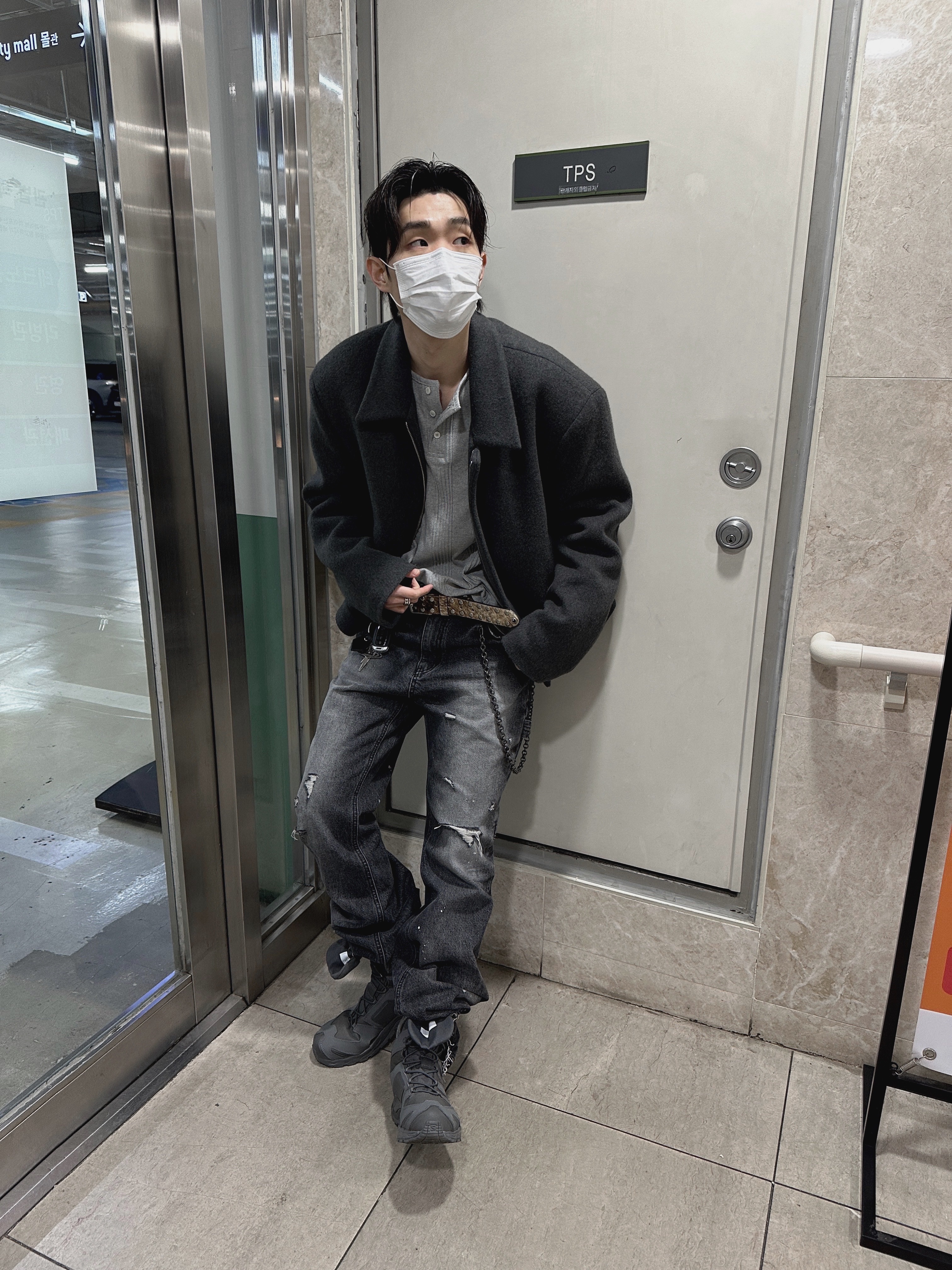 Nonnod Wool Cropped Jacket Grey Asphalt, Stussy 8 Ball Studded Belt Raw Cowhide Hair 착용 스타일 - 4