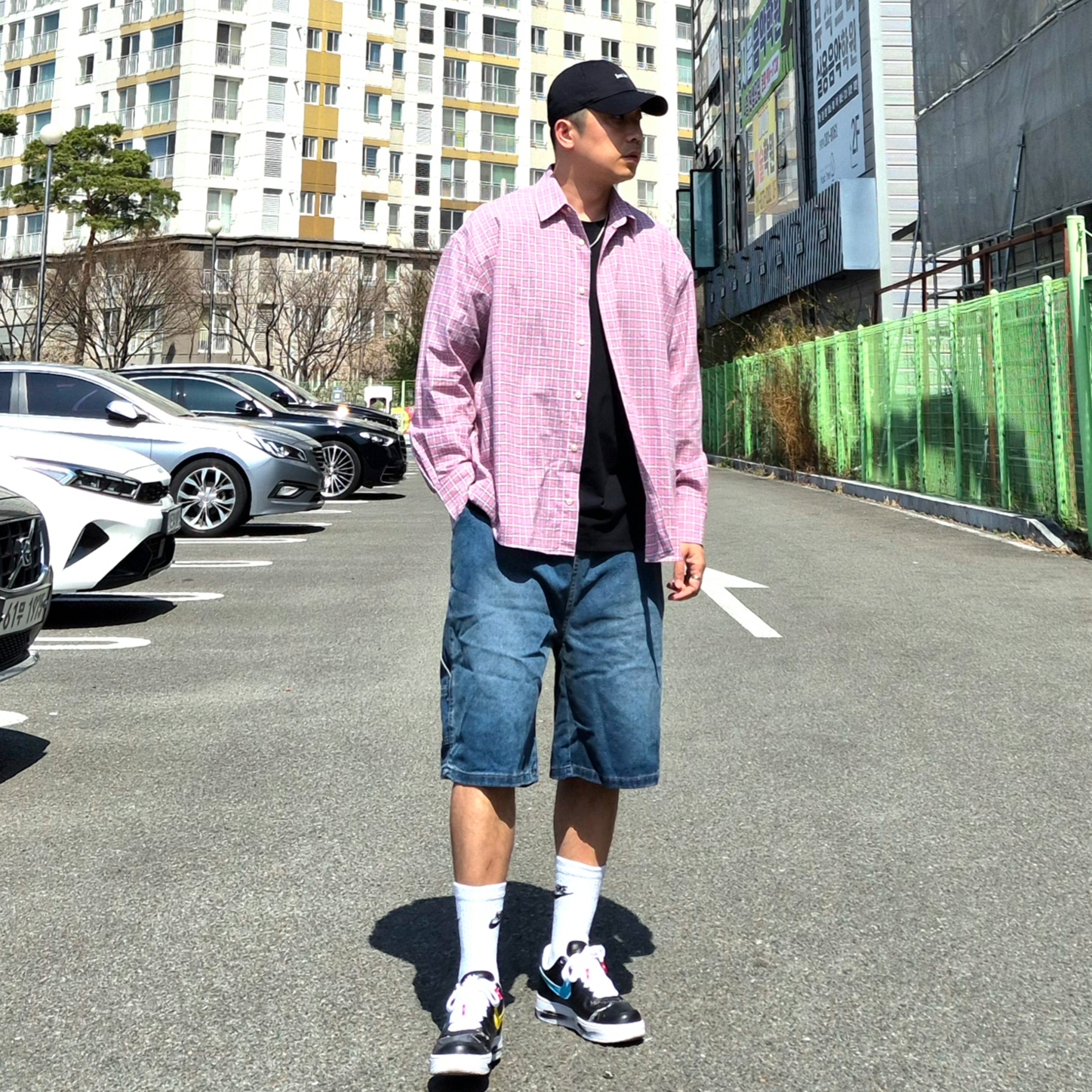 Nike x Peaceminusone Air Force 1 Low Para-Noise 3.0 Black and Multicolor, Nike NSW Everyday Essential Crew Socks White (3 Pack/Korean Ver.) 착용 스타일 - 3