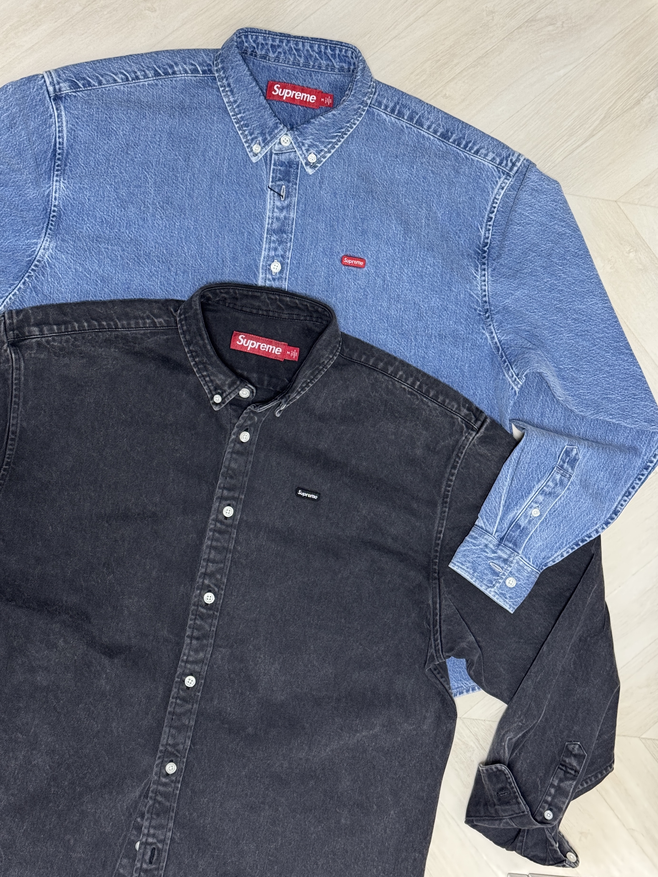 Supreme Small Box Denim Shirt Washed Indigo - 25SS, Supreme Small Box Denim Shirt Black - 25SS 착용 스타일