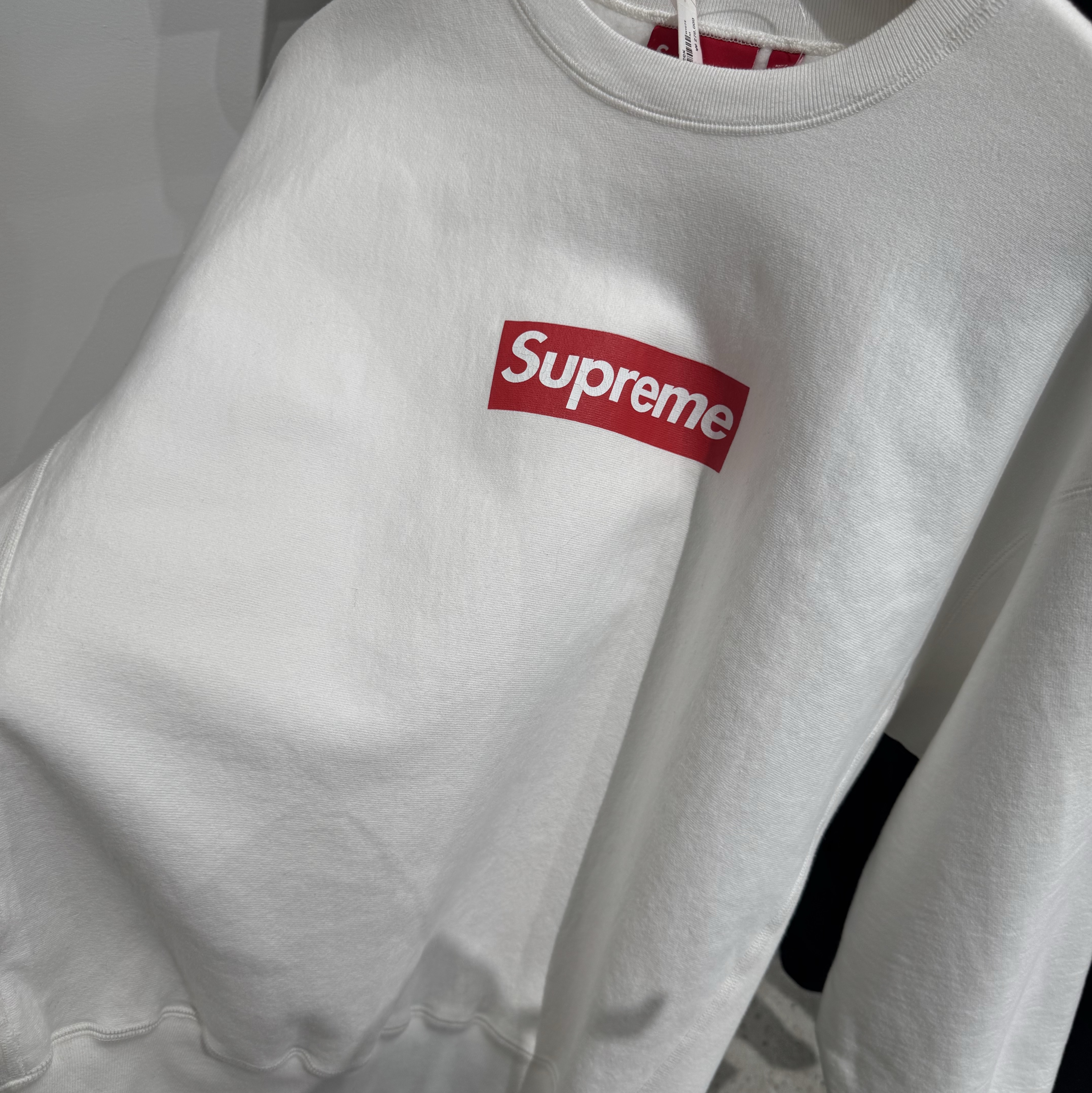 Supreme Washed Box Logo Crewneck White - 25SS 착용 스타일