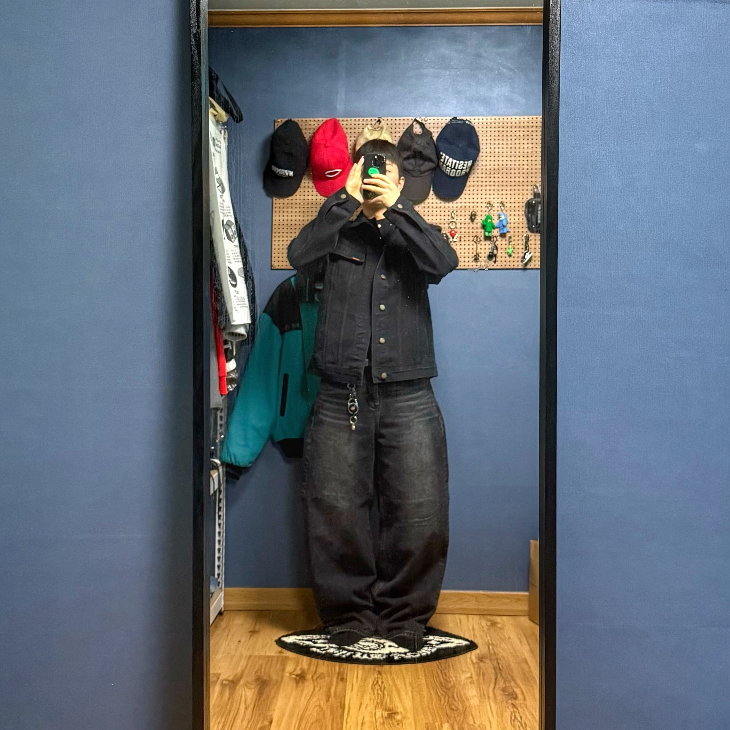 ersco Ancient Denim Trucker Jacket Black 착용 스타일 - 2