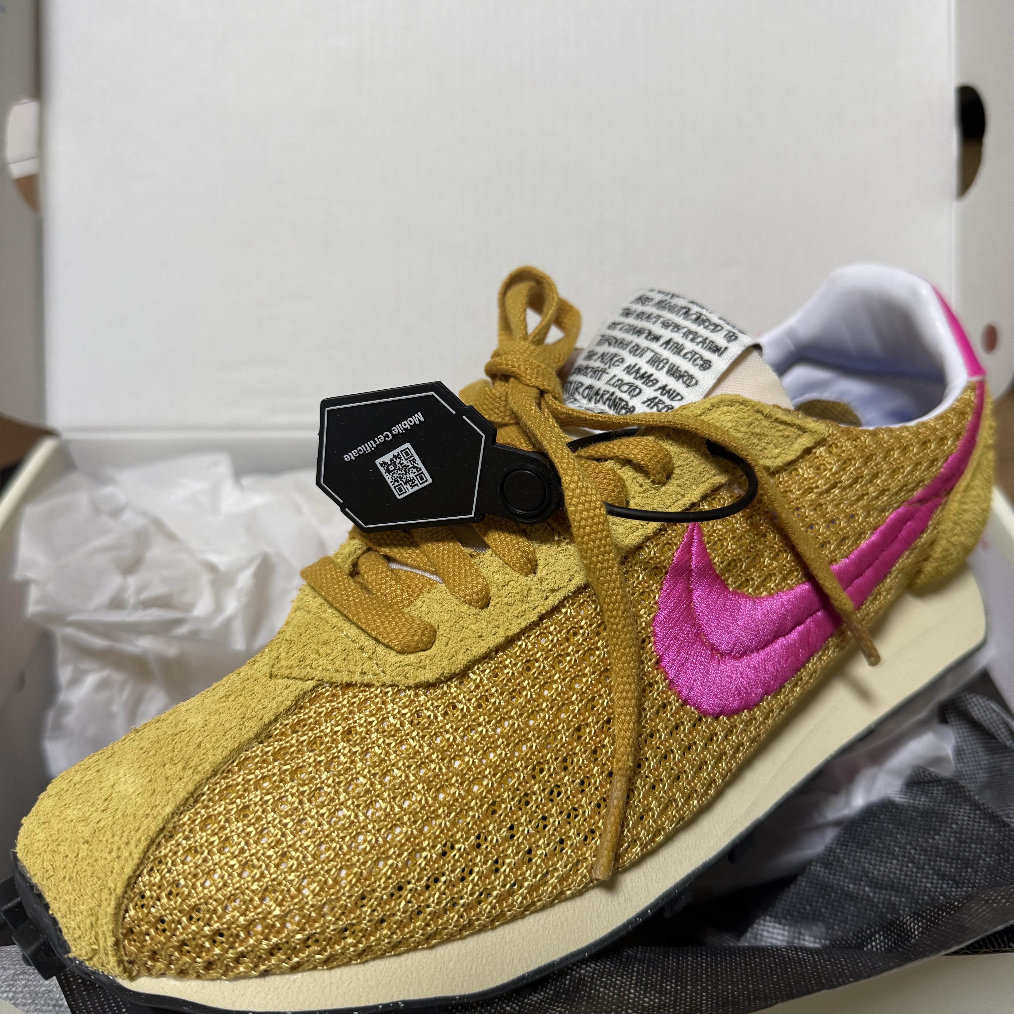 Nike x Stussy LD-1000 SP Sanded Gold and Laser Fuchsia 착용 스타일 - 1
