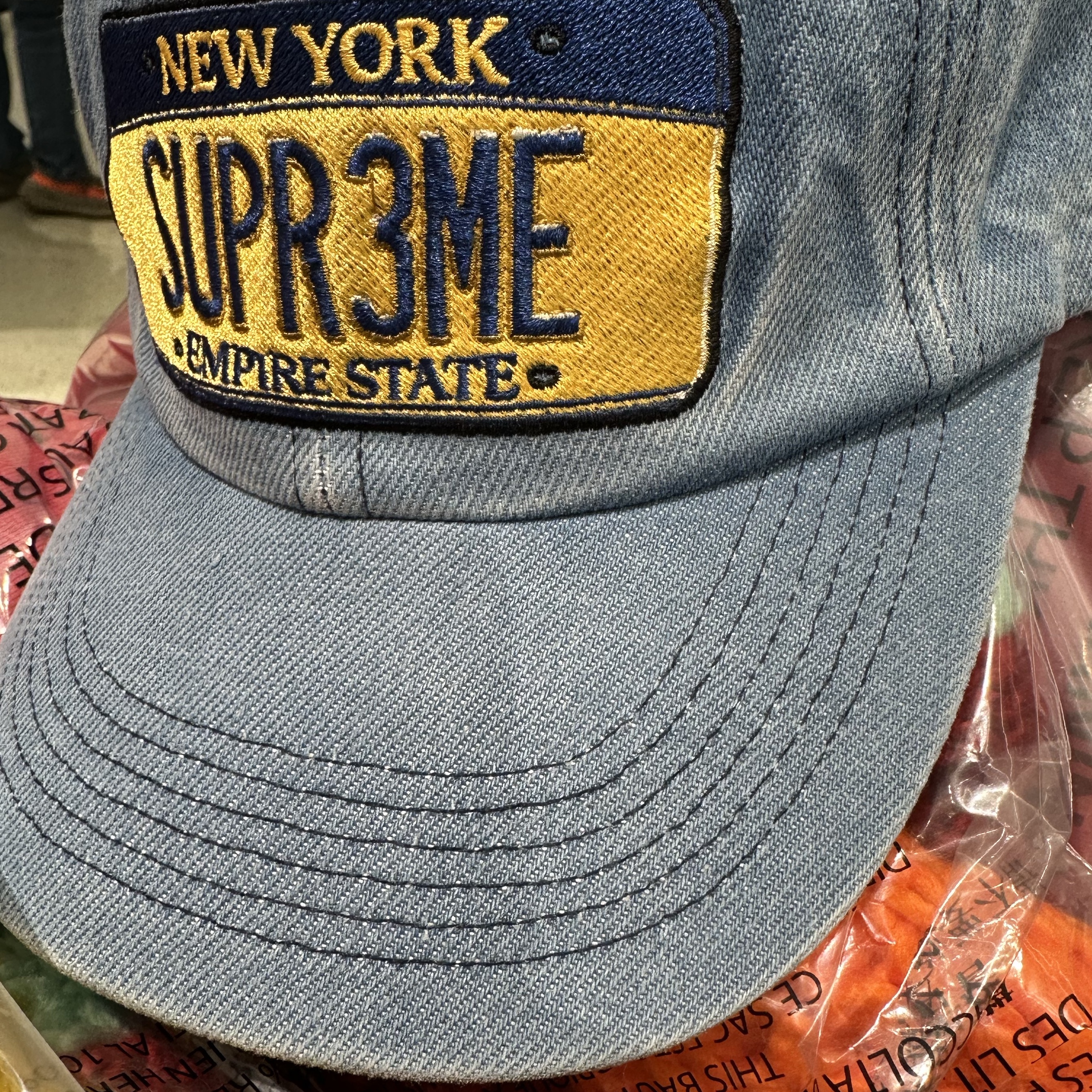 Supreme License Plate 6-Panel Denim - 25SS 착용 스타일