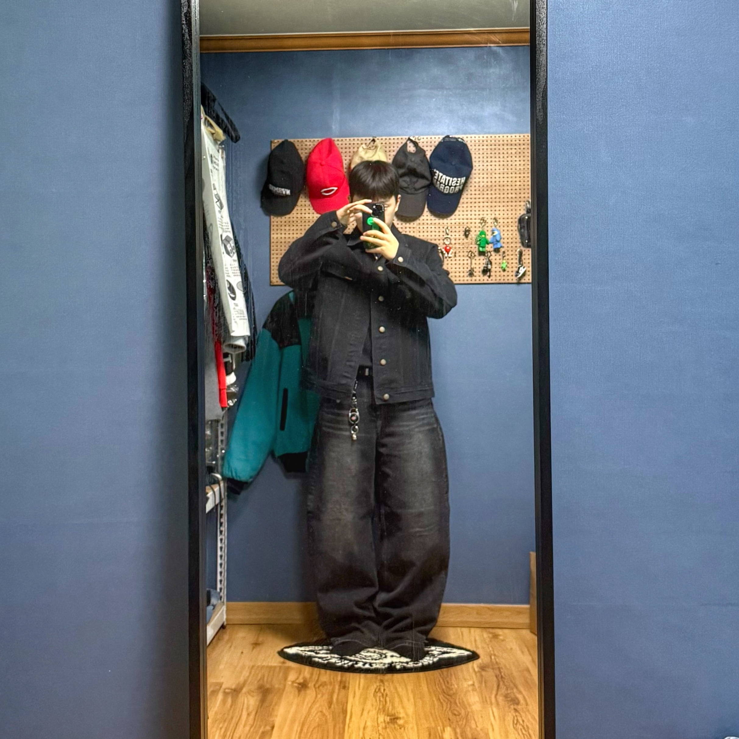 ersco Ancient Denim Trucker Jacket Black 착용 스타일 - 1
