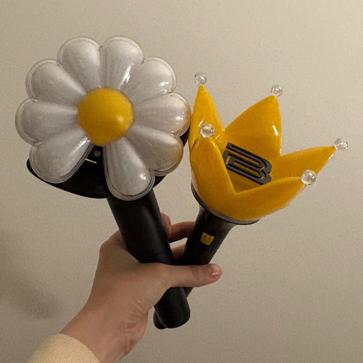 Bigbang Official Light Stick Ver.4 Black 2025 착용 스타일 - 1