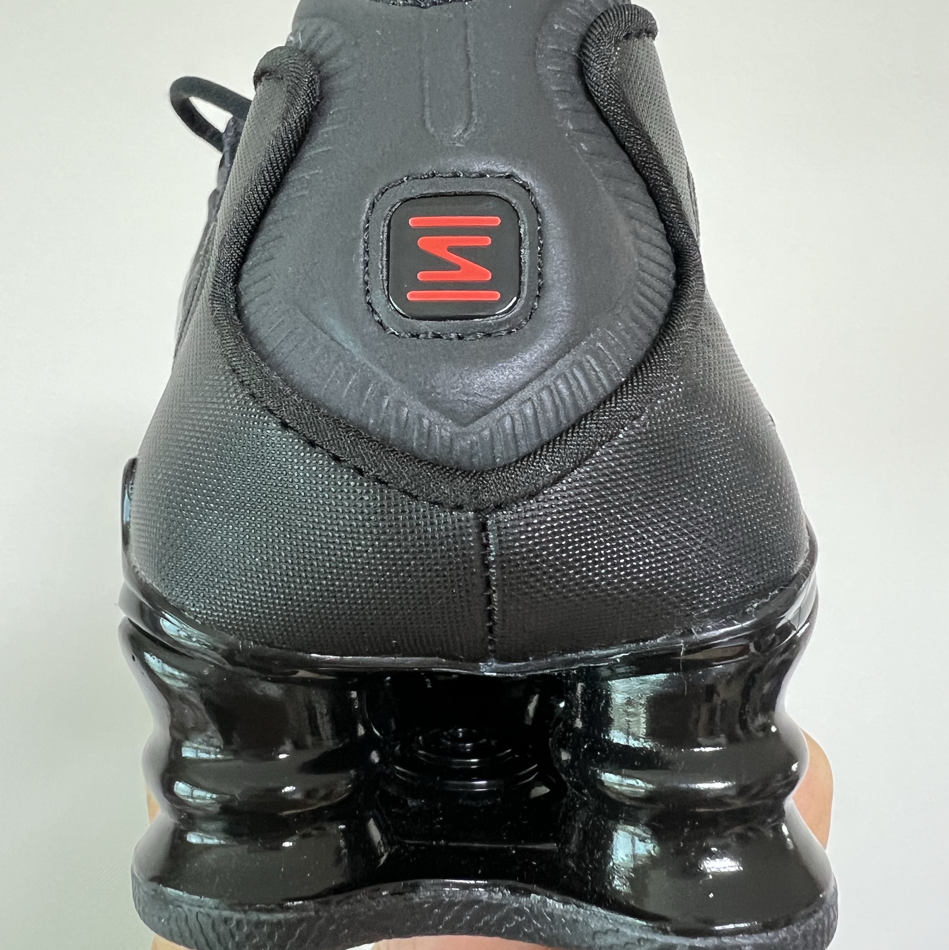(W) Nike Shox TL Black and Max Orange 착용 스타일 - 3