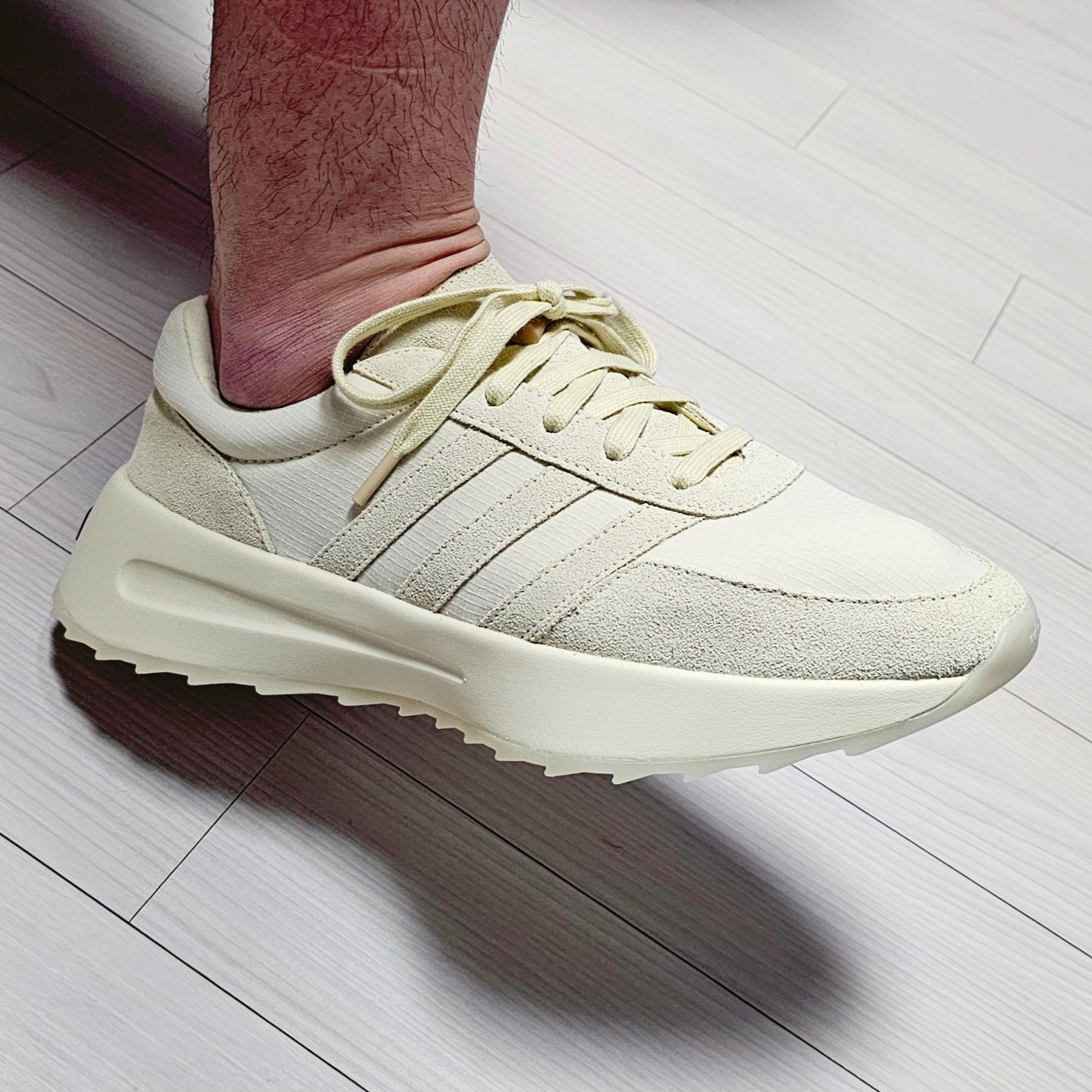 Adidas x Fear of God Athletics Los Angeles Pale Yellow 착용 스타일