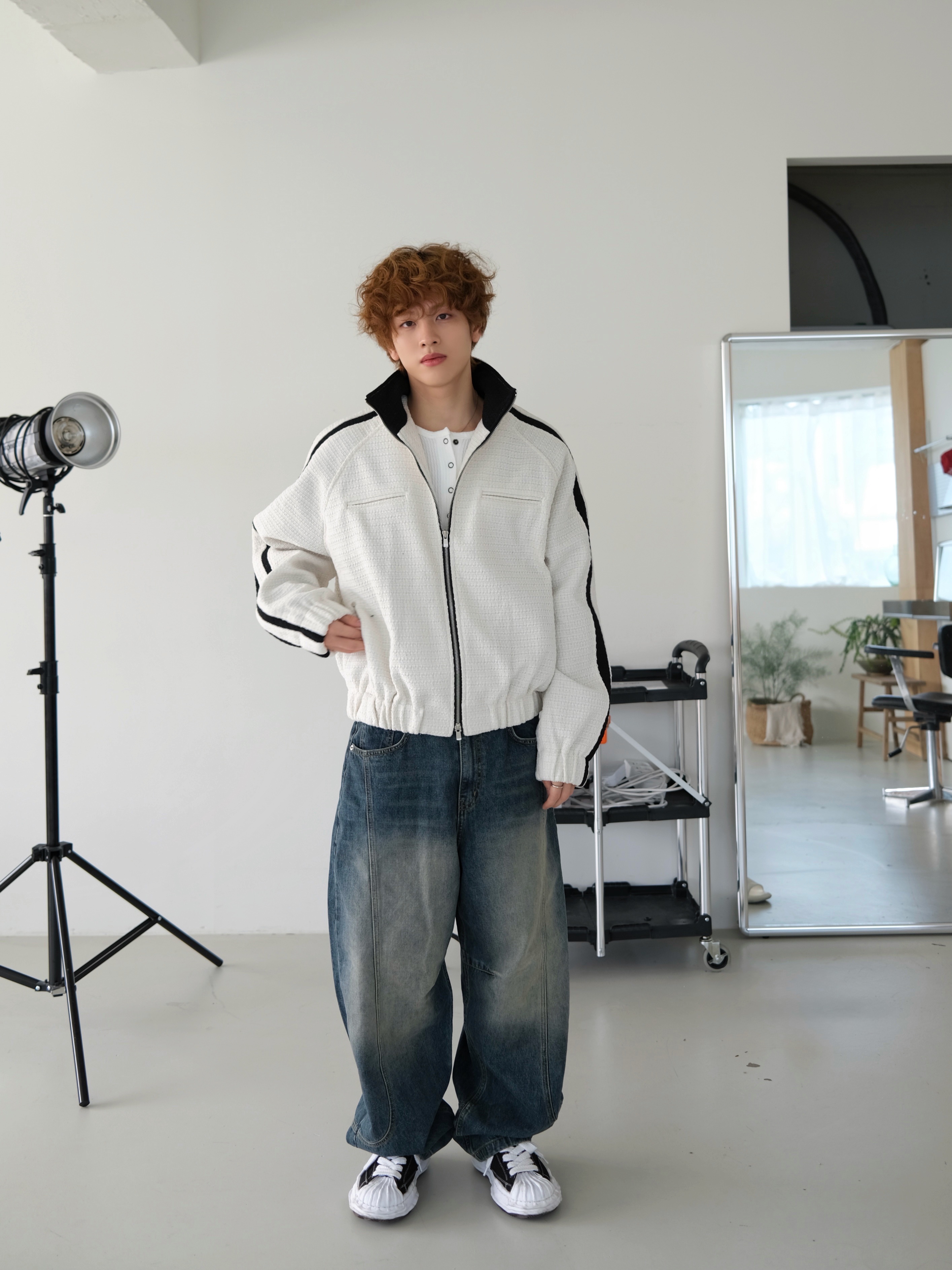 Maison Mihara Yasuhiro Blakey OG Sole Canvas Low-top Sneakers Black White 착용 스타일 - 1
