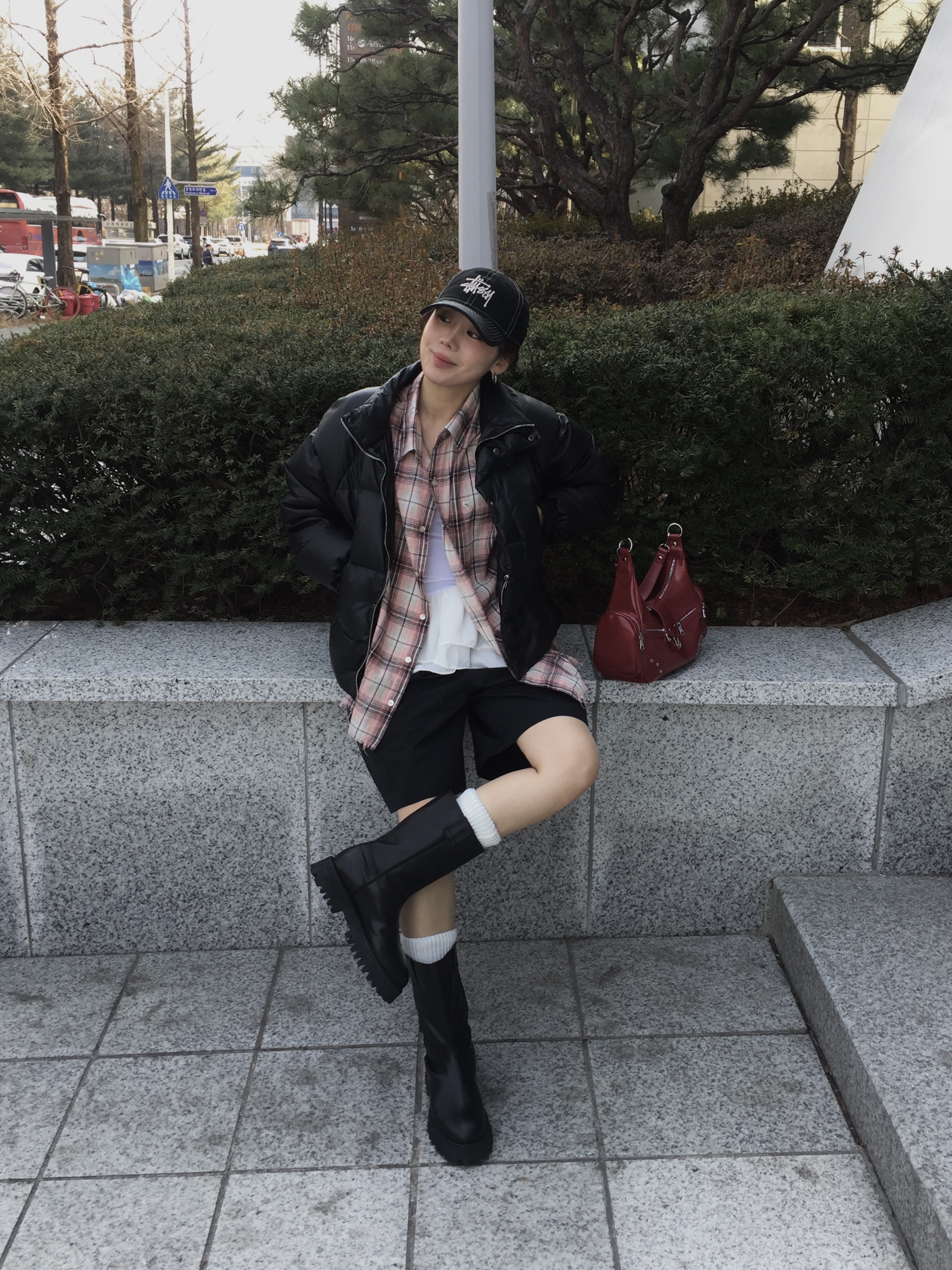 Stussy Basic New Era 9Twenty Basic Strapback Black 착용 스타일 - 1