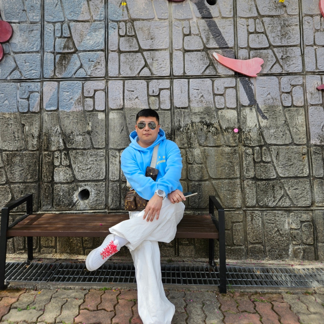 Louis Vuitton Utility Crossbody Monogram, Nike x Supreme Air Force 1 Low White 착용 스타일