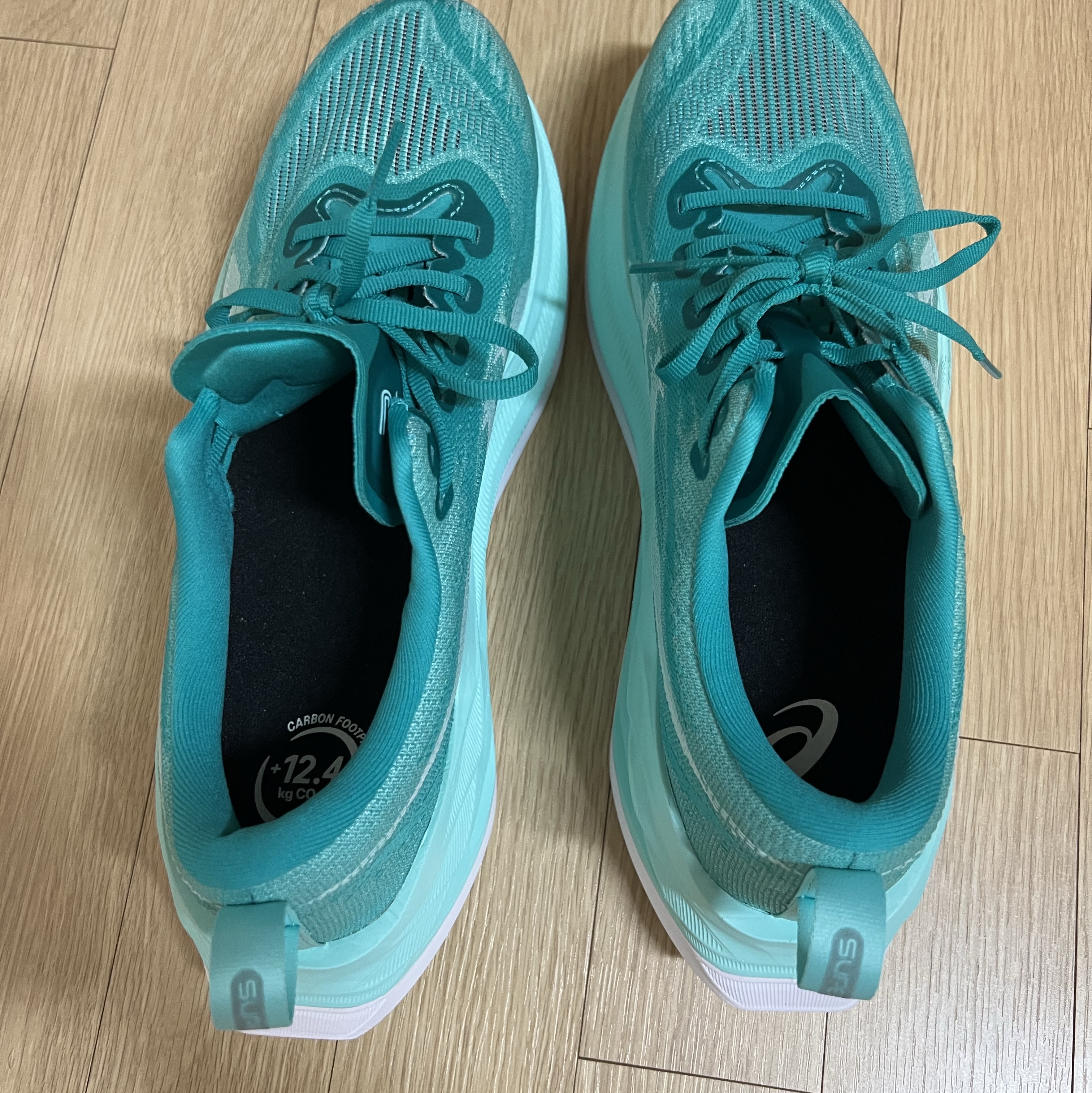 Asics Superblast 2 Wave Teal Illuminate Mint 착용 스타일 - 2