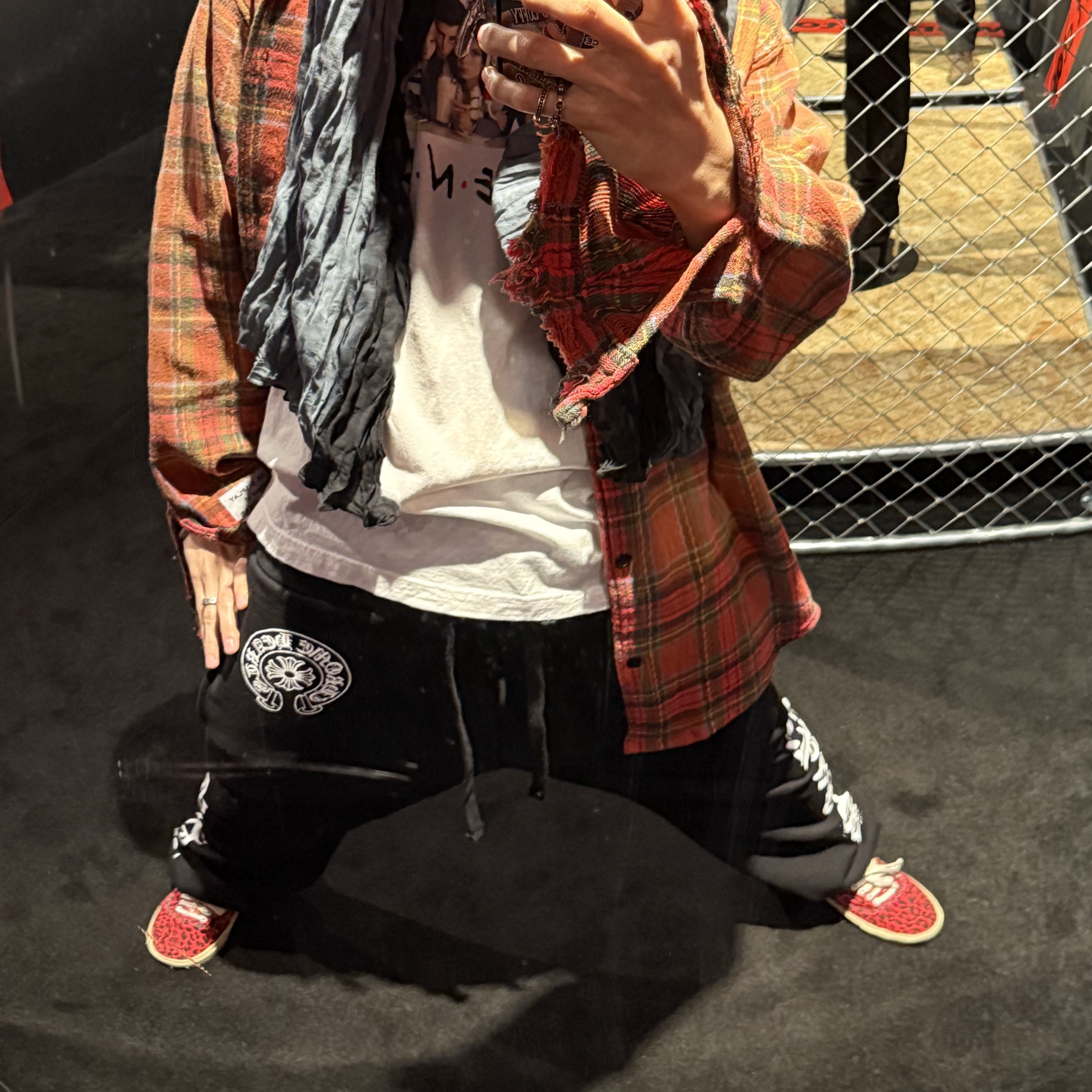 Chrome Hearts Horseshoe Logo Back Pocket Sweatpants Black, G-DRAGON Knit Cap Black 착용 스타일 - 4