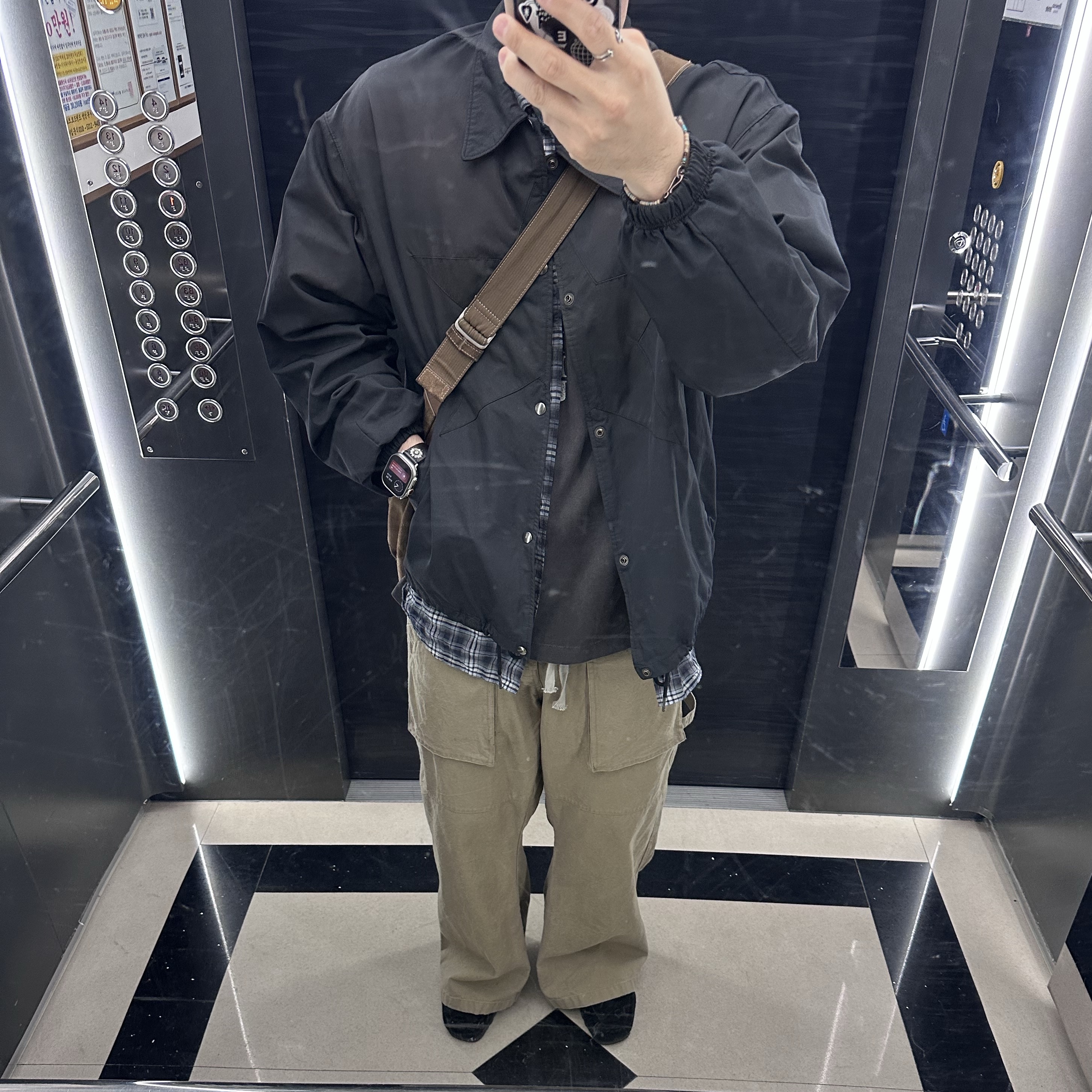 Polyteru x 1011 Star Coach Jacket Used Dark Navy - 23FW, Polyteru Painter Pajama Pants Beige 착용 스타일