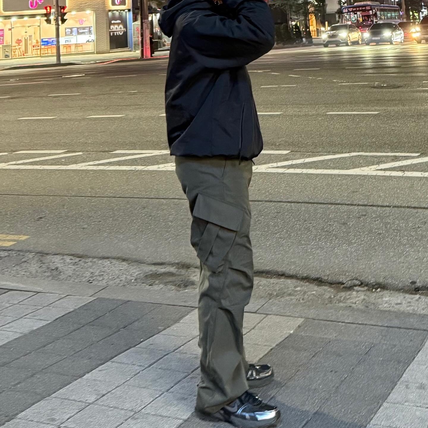 Nike V2K Run Black Anthracite 착용 스타일 - 3