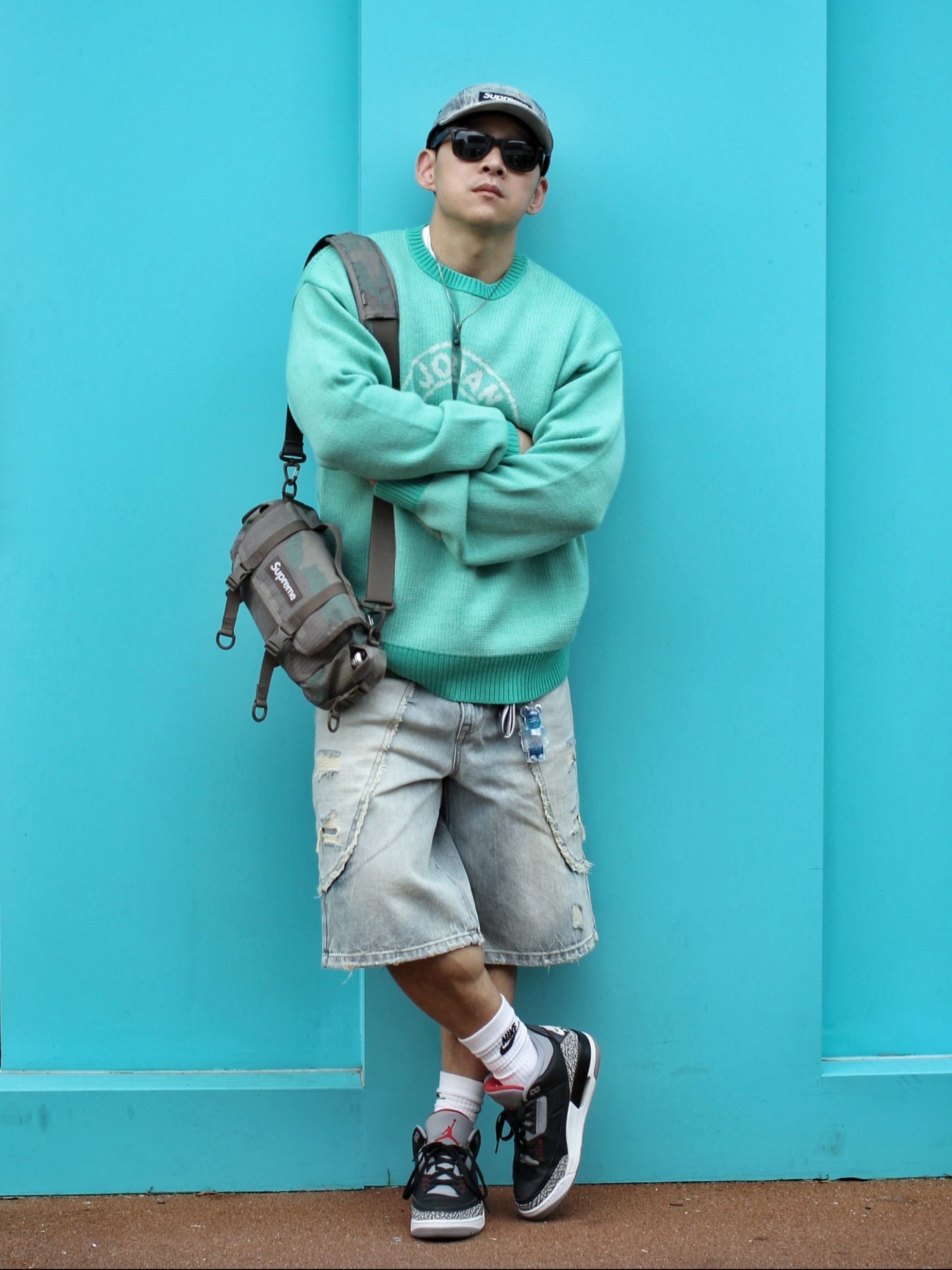 Supreme Washed Chino Twill Camp Cap Dirty Indigo - 24SS, Jordan x Union Sweater Kinetic Green - Asia 착용 스타일 - 1