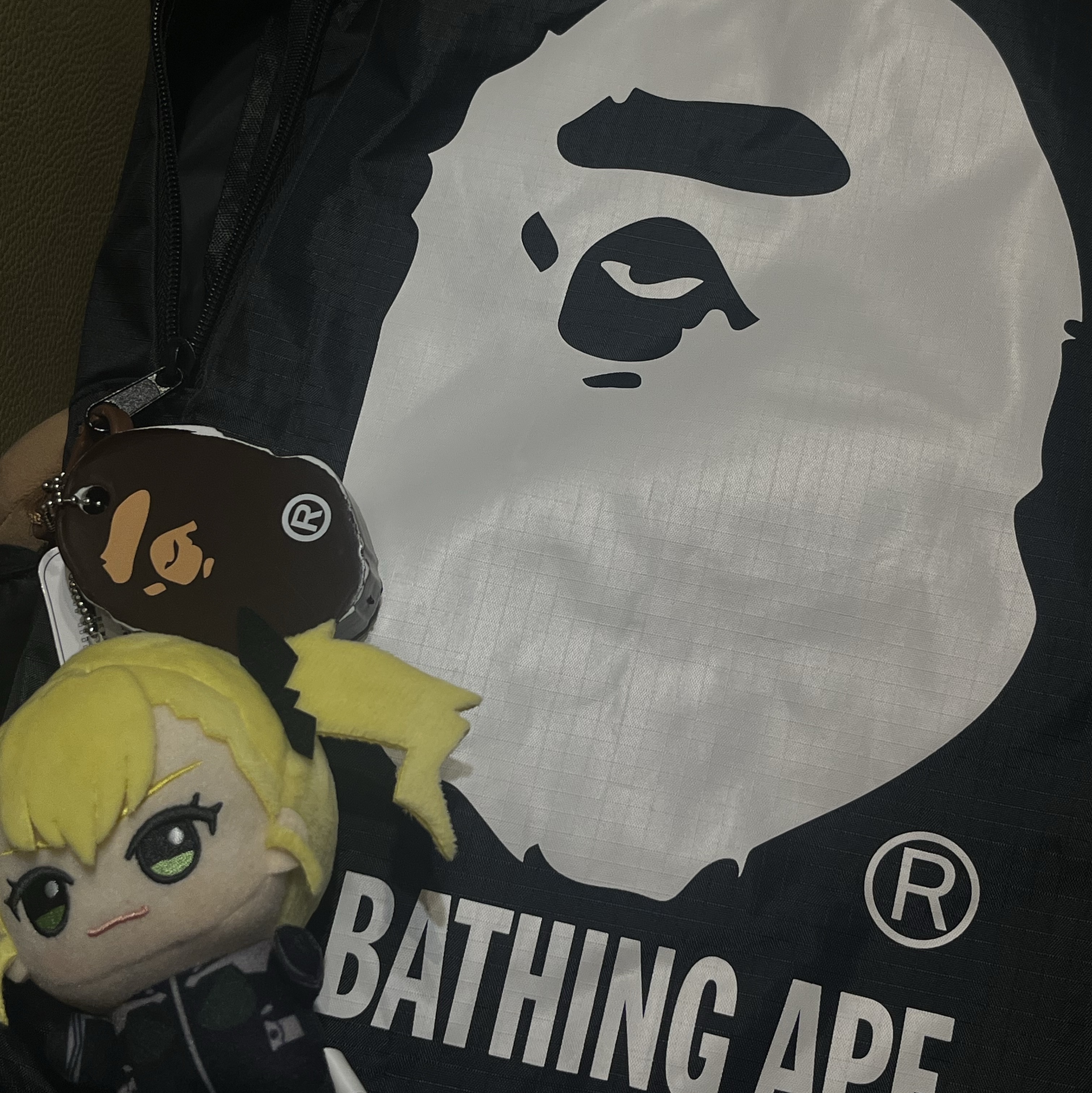 BAPE Ape Head Keychain (Vinyl Acetate) 착용 스타일