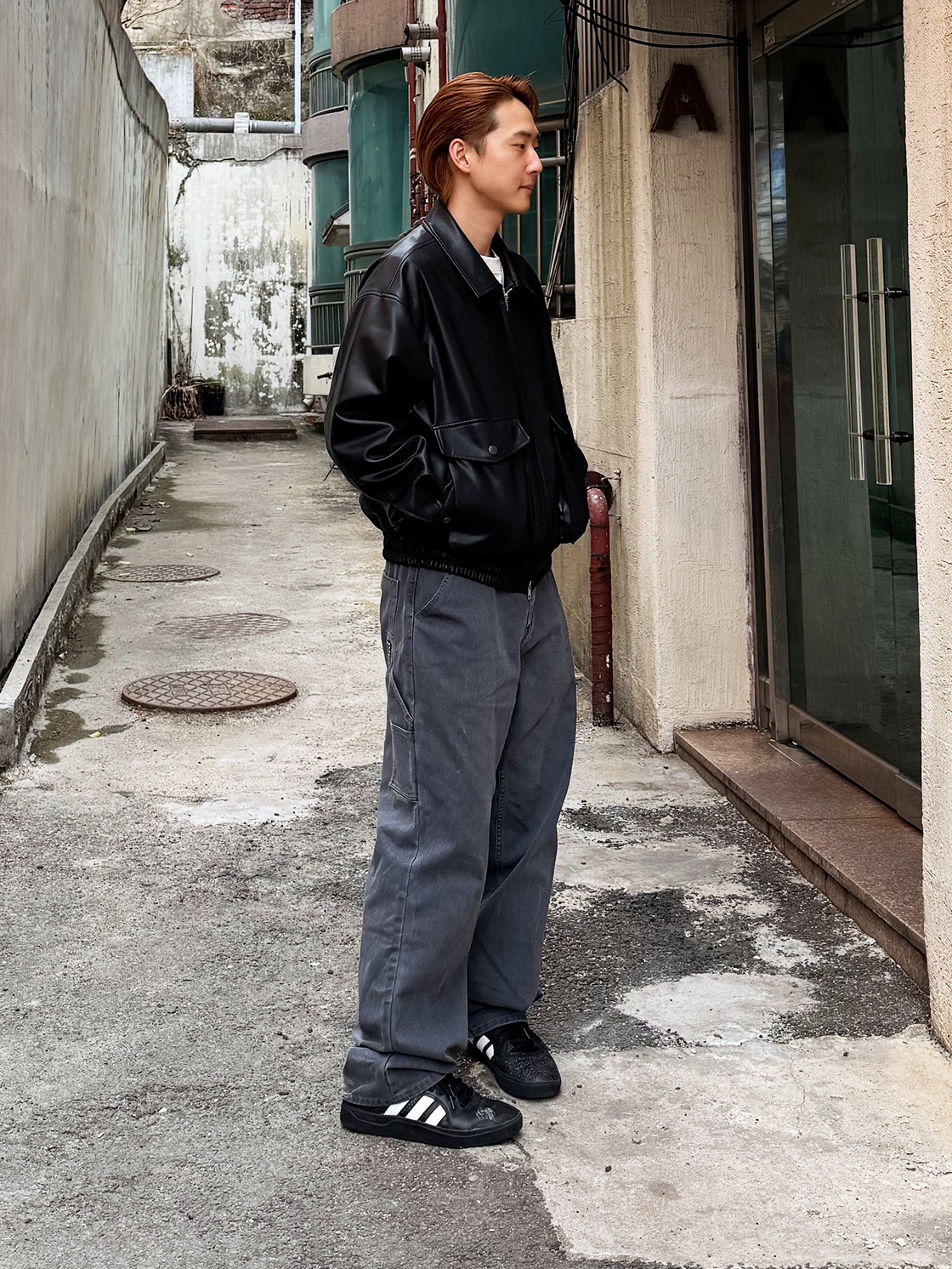 QT8 GARMENTS Synthetic Leather Pocket Jacket Black, QT8 Garments TL Denim Carpenter Pant Grey 착용 스타일 - 2