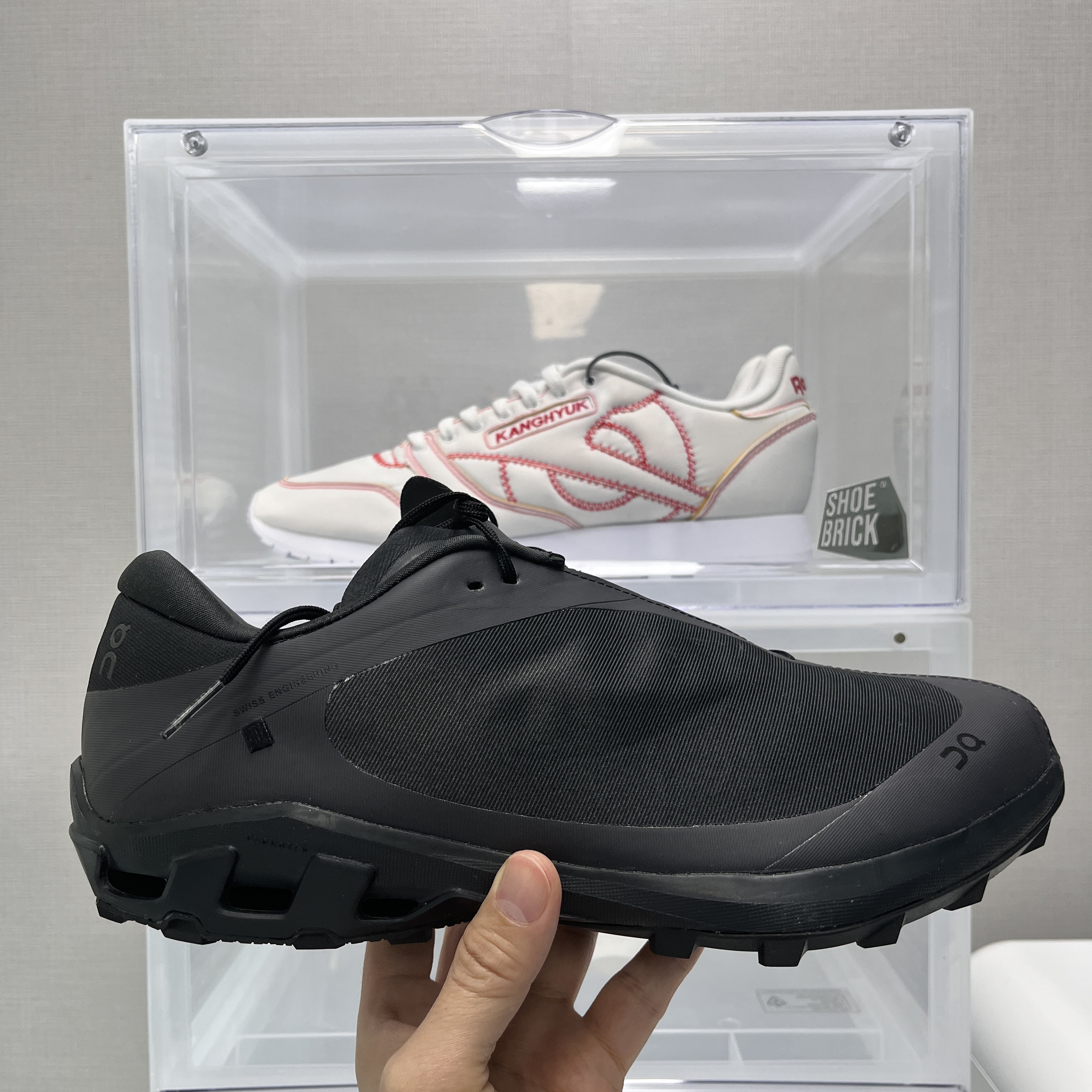 On Running x Post Archive Faction (Paf) Cloudventure Peak All Black, Reebok x Kanghyuk Classic Leather White Primal Red 착용 스타일 - 1