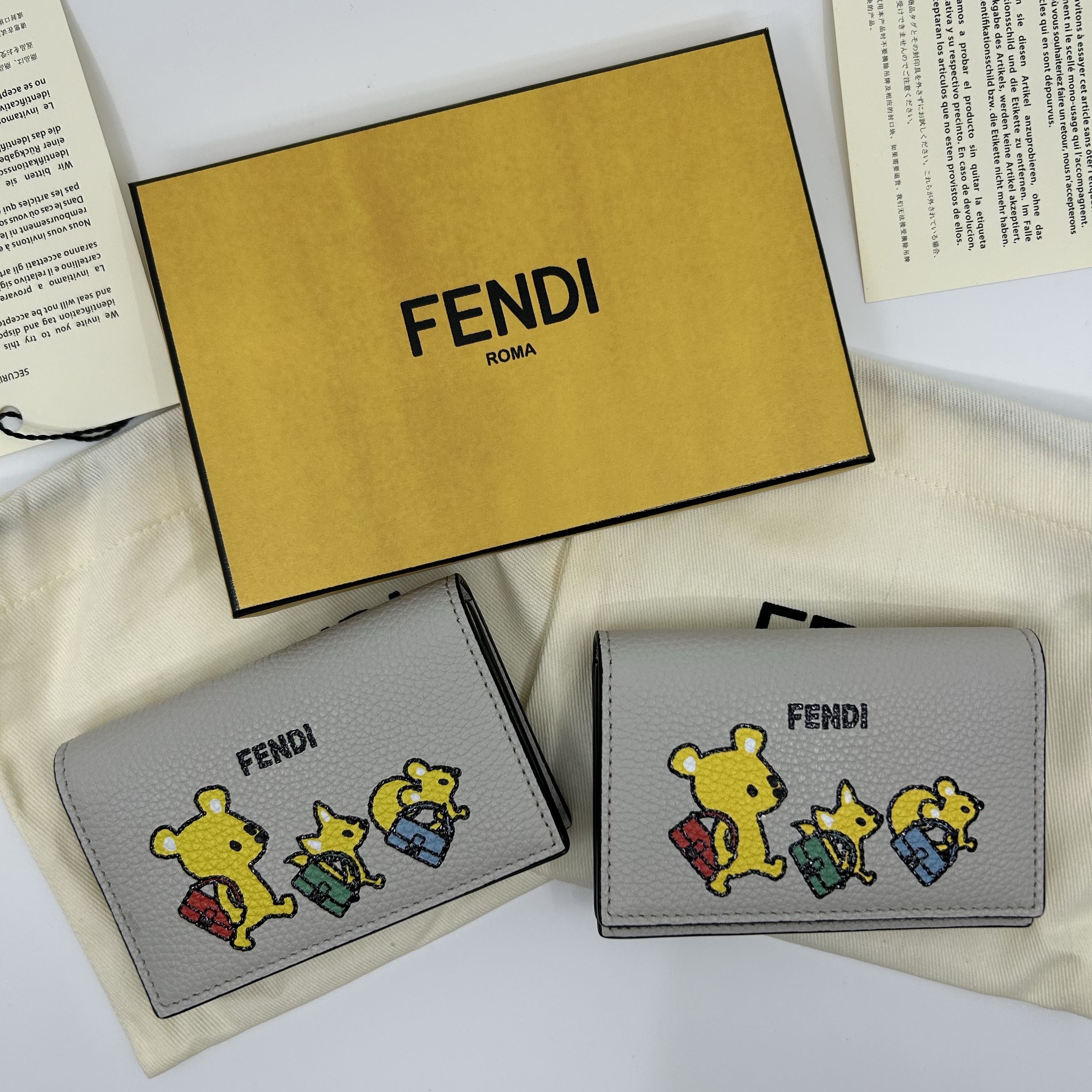Fendi Silvia and The Baguette Card Case Multicolor 착용 스타일 - 1