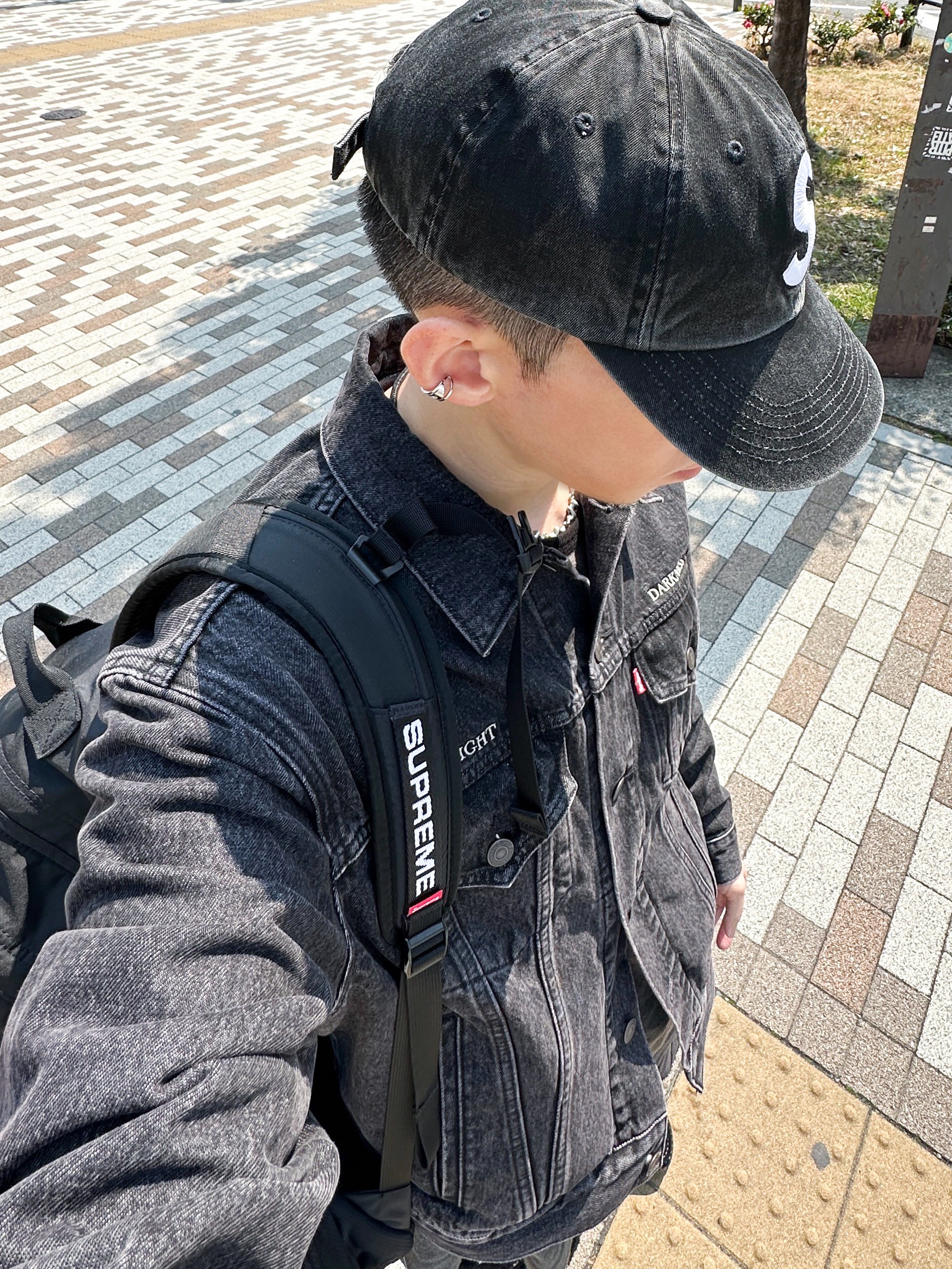 Levi’s x Undercover UC1E9203 Jacket Black, Supreme Pigment Coated S Logo 6-Panel Black - 25SS 착용 스타일