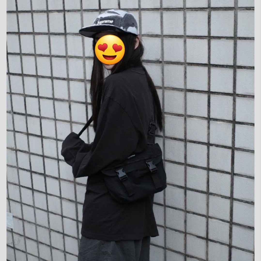 Supreme Mini Messenger Bag Black - 25SS 착용 스타일