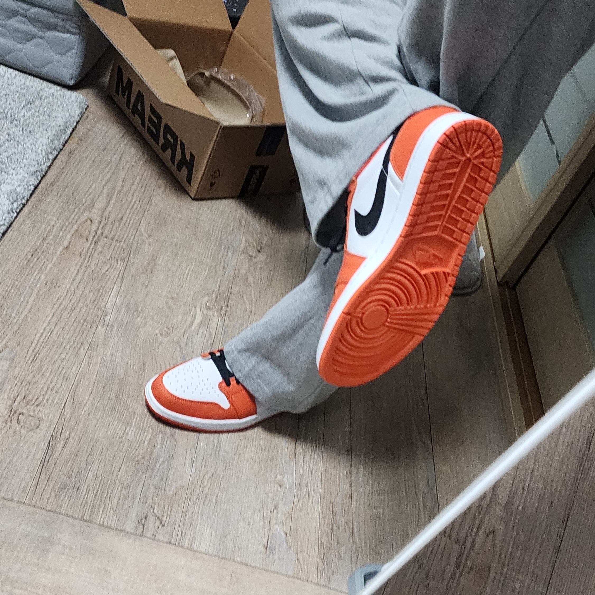 Jordan 1 Low OG Starfish 착용 스타일 - 1