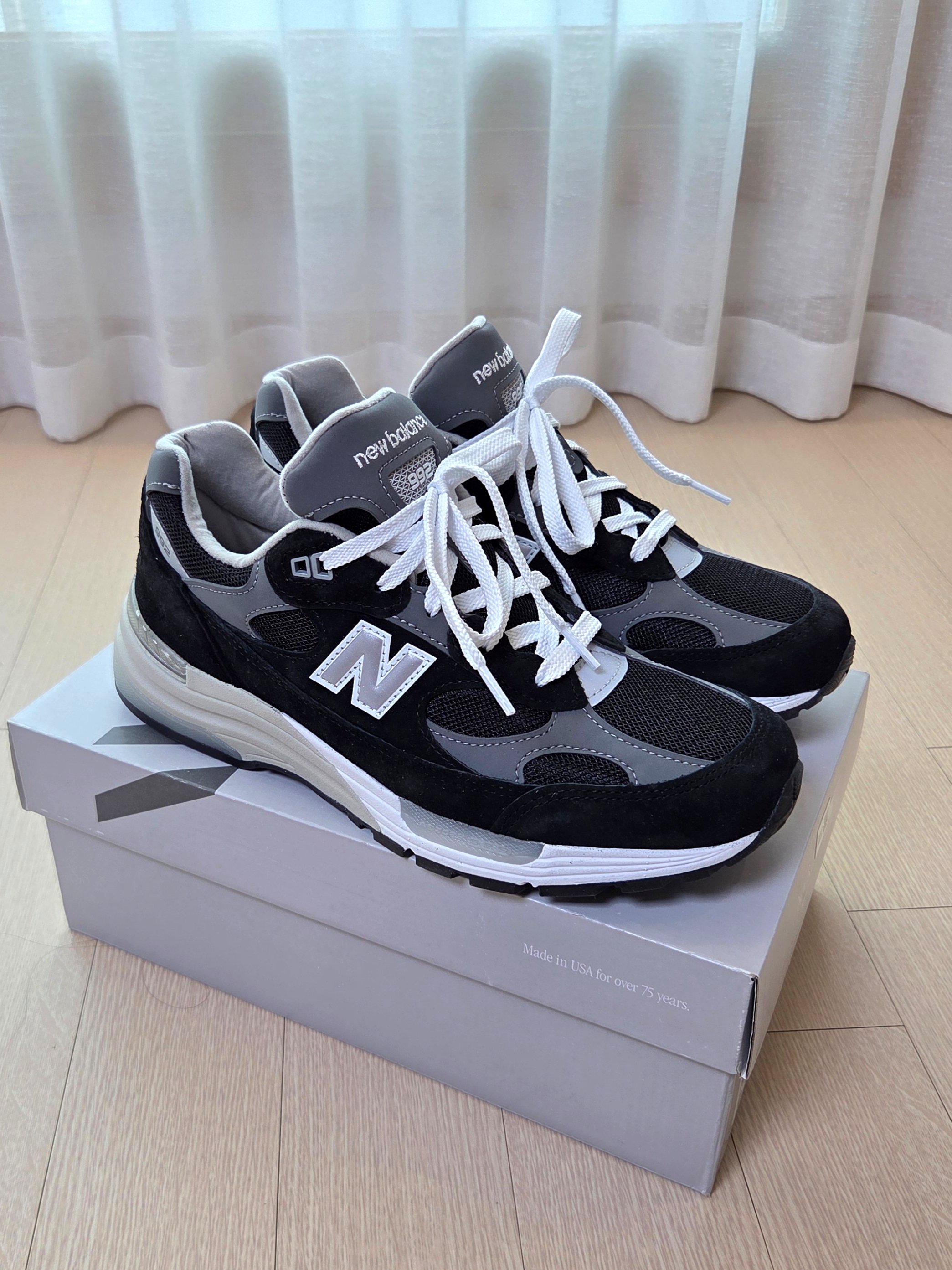 New Balance 992 Made in USA Core Black Grey 착용 스타일 - 6