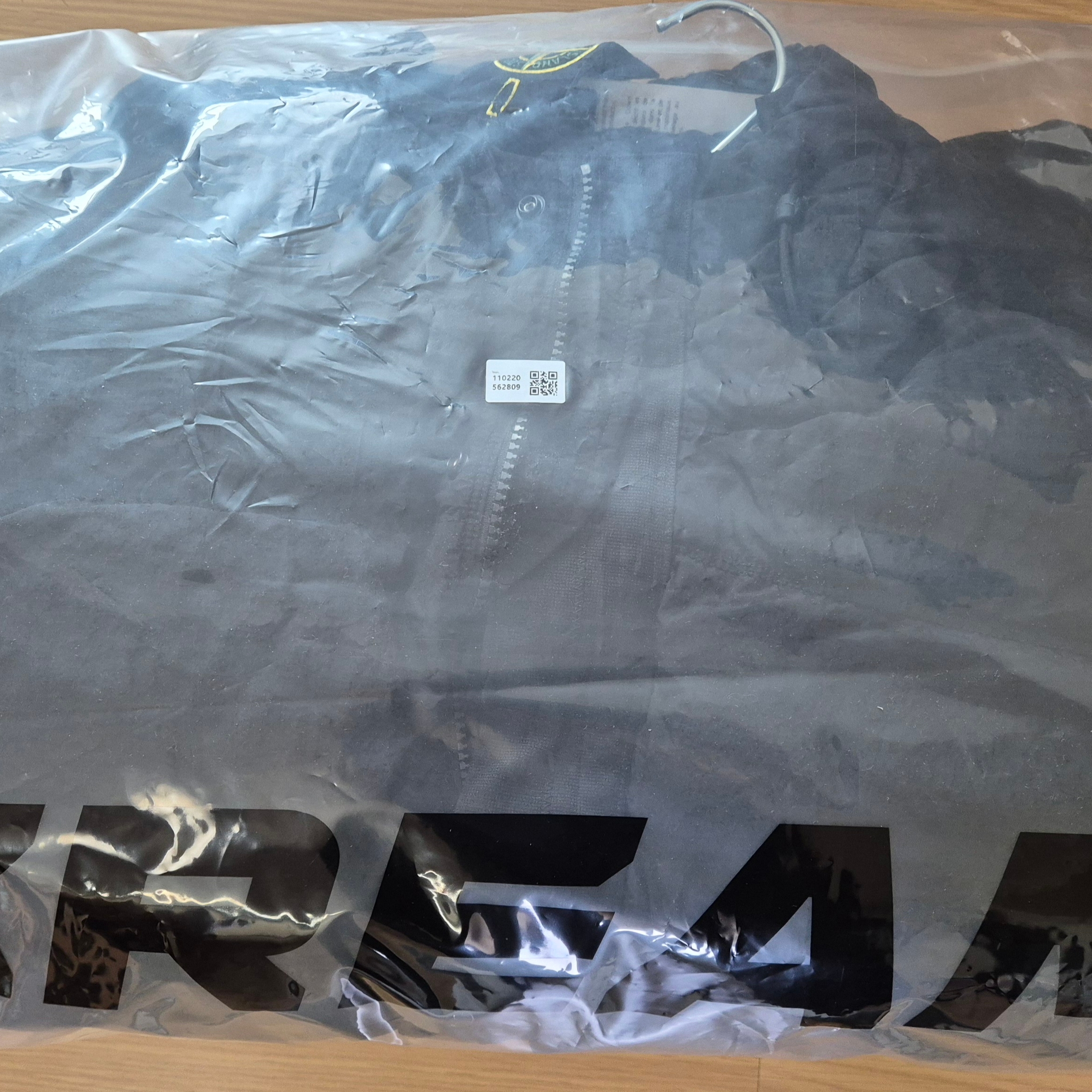 Stone Island 41419 Nylon Metal Econyl Hooded Down Jacket Anti Drop Black - 24FW 착용 스타일 - 3