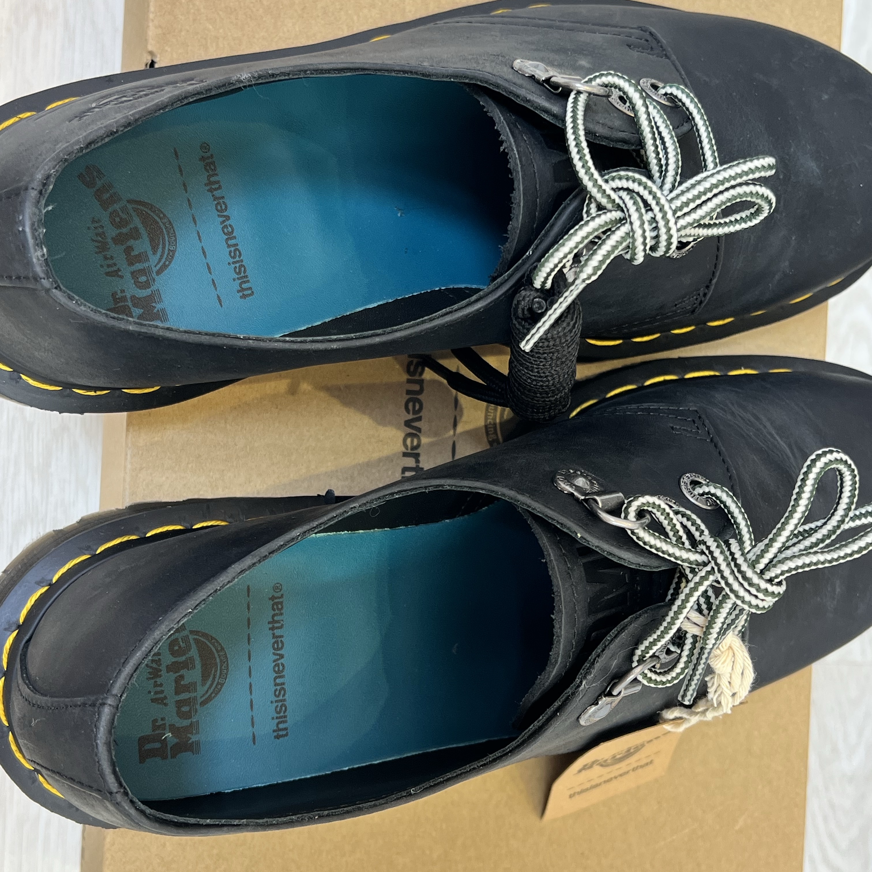 Dr. Martens x Thisisneverthat 1461 Waxed Full Grain Black 착용 스타일 - 1