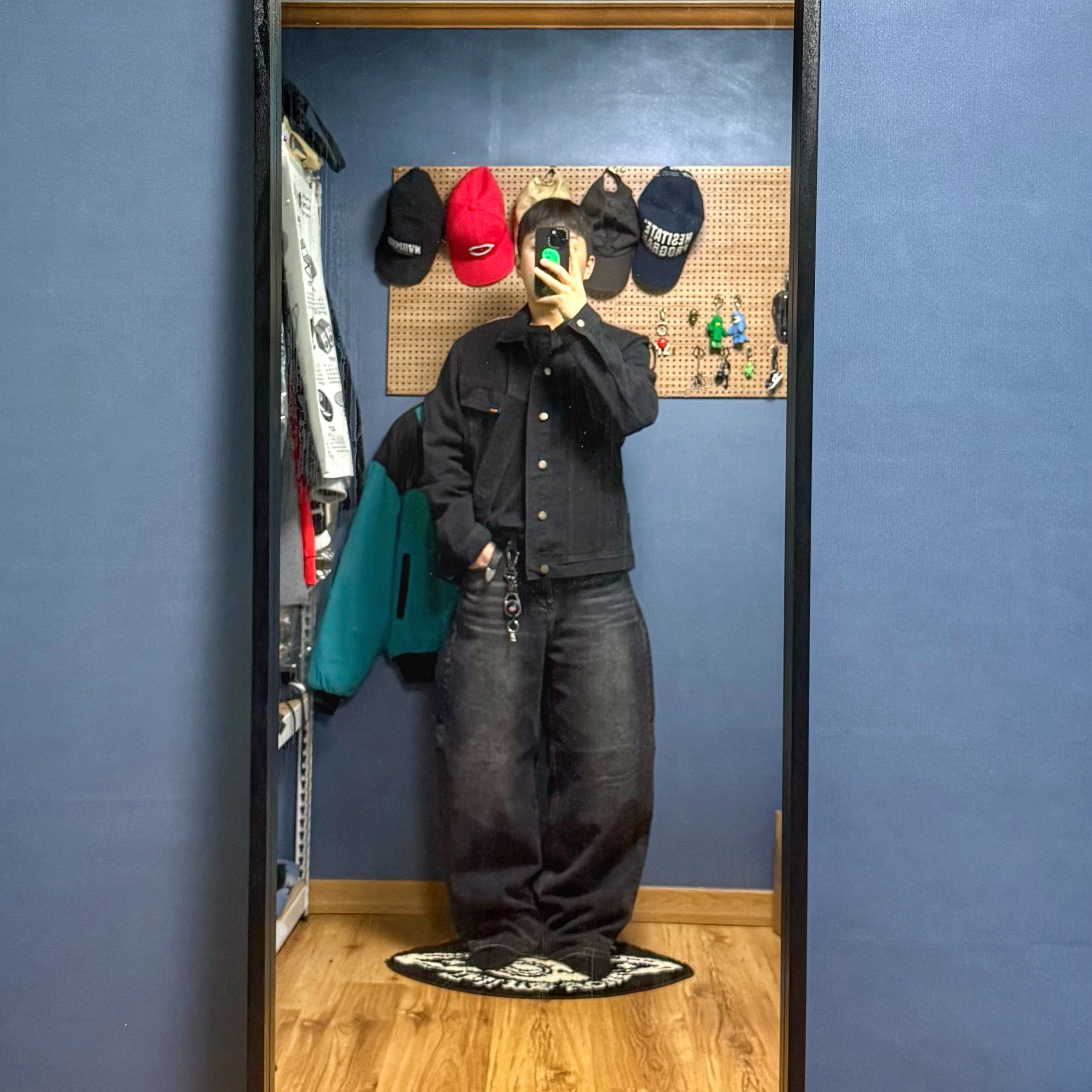 ersco Ancient Denim Trucker Jacket Black 착용 스타일 - 3