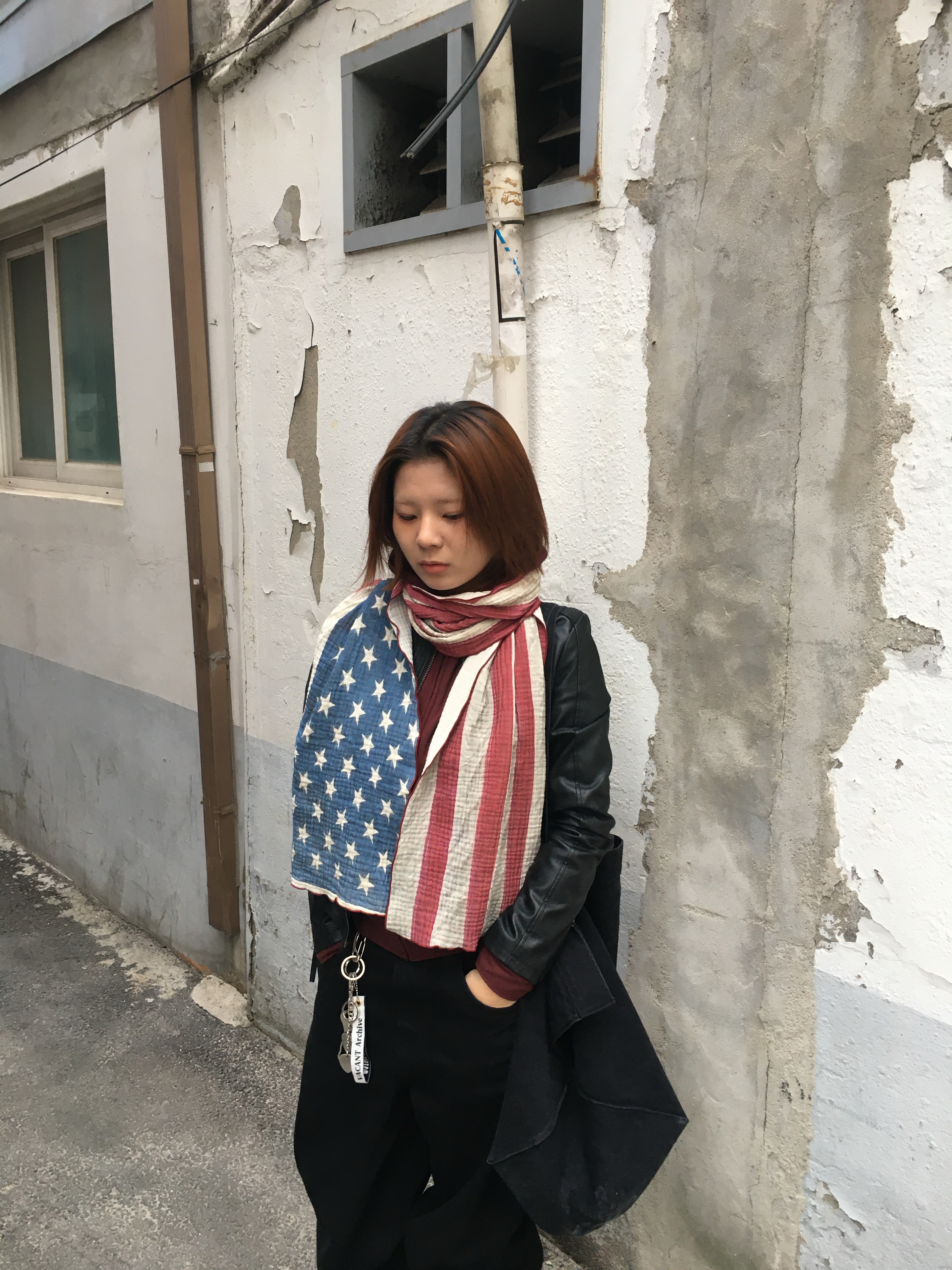 해칭룸 x SURL 브로큰 픽 키링 착용 스타일