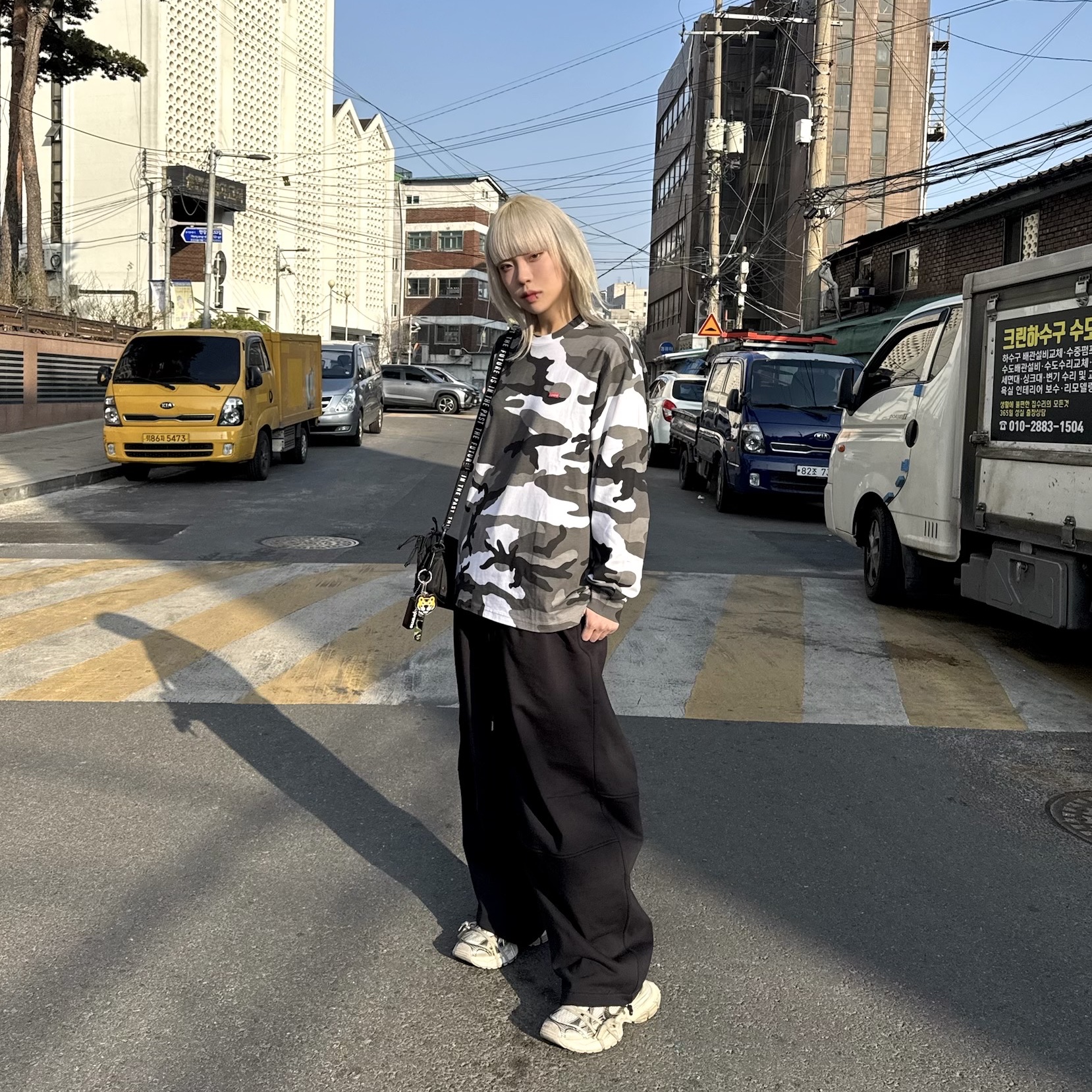 Human Made Military Pouch Small Black, Supreme Small Box L/S T-Shirt Snow Camo - 25SS 착용 스타일 - 1