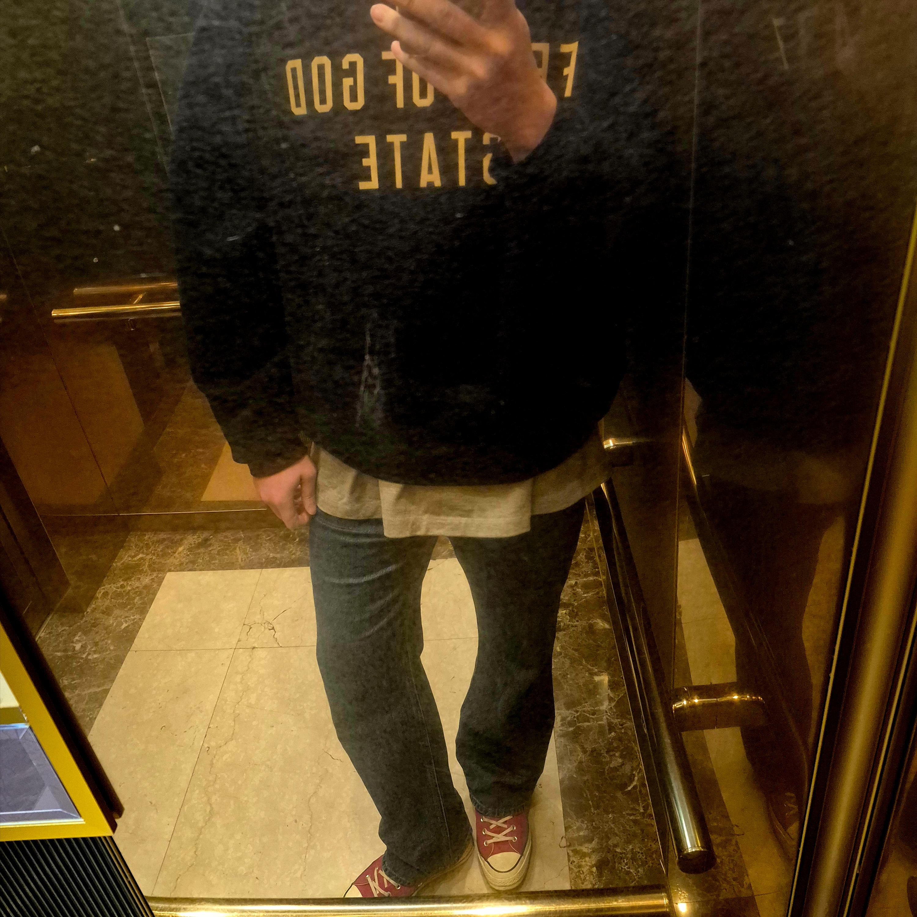 Essentials Fleece State Hoodie Black - 24FW, Essentials Heavy Jersey Crewneck T-Shirt Dark Heather Oatmeal - 24SS 착용 스타일