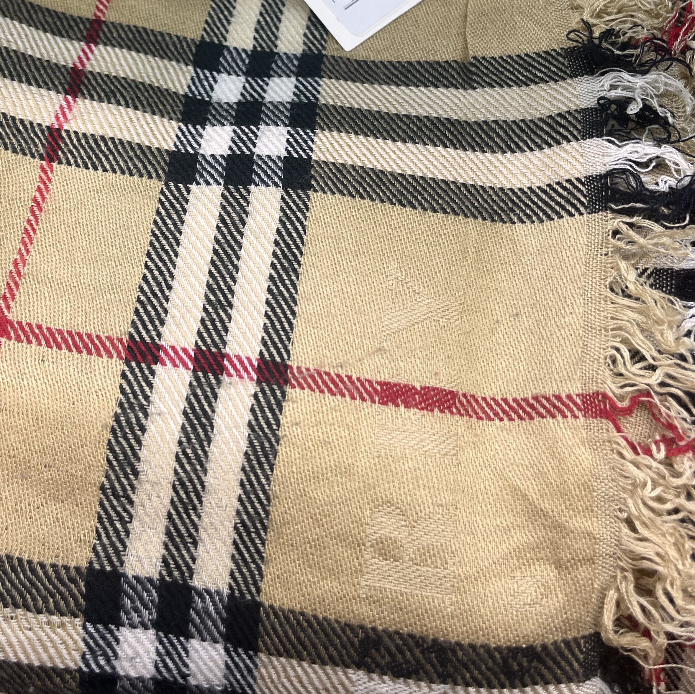 Burberry Classic Check Cashmere Muffler Archive Beige 착용 스타일
