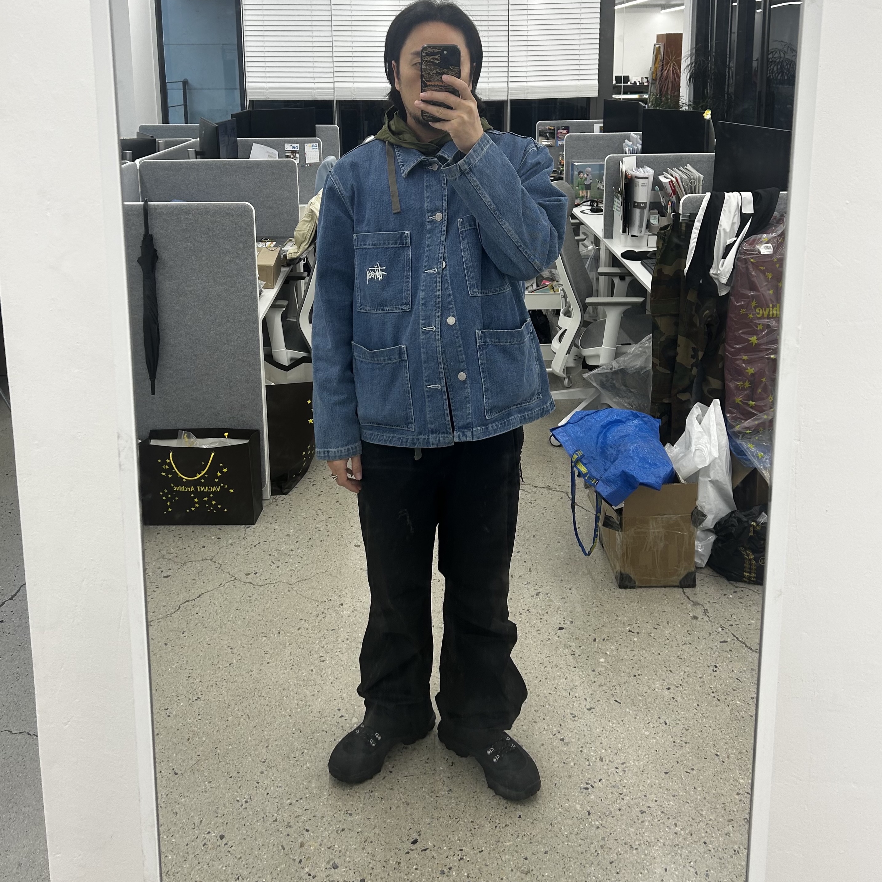 Stussy Denim Chore Jacket, Roa Andreas Strap Boots Black 착용 스타일 - 1