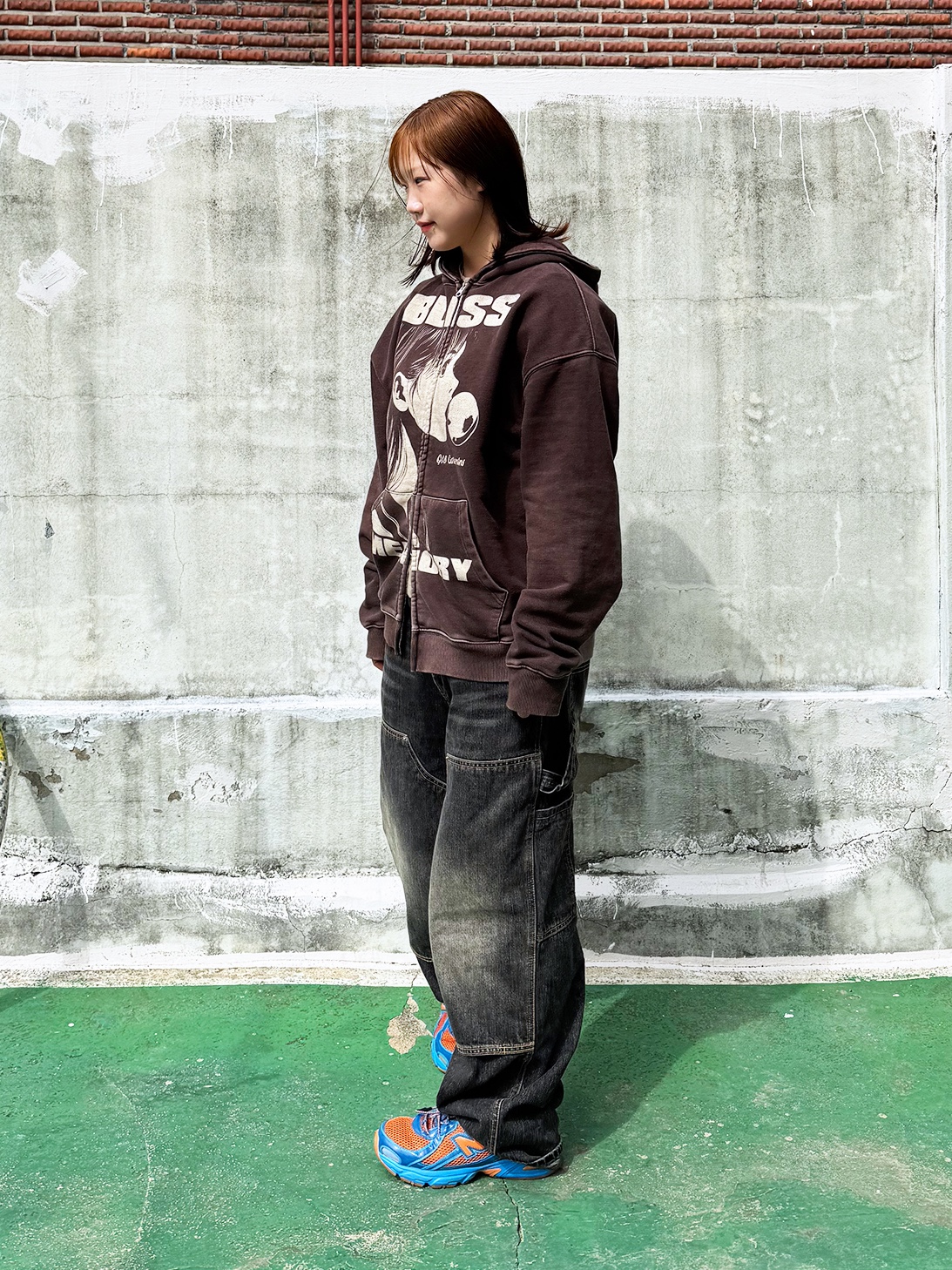 QT8 GARMENTS Bliss Washed Zip-up hoodie Black, QT8 GARMENTS Painted Double Knee Washed Pants Black 착용 스타일 - 3